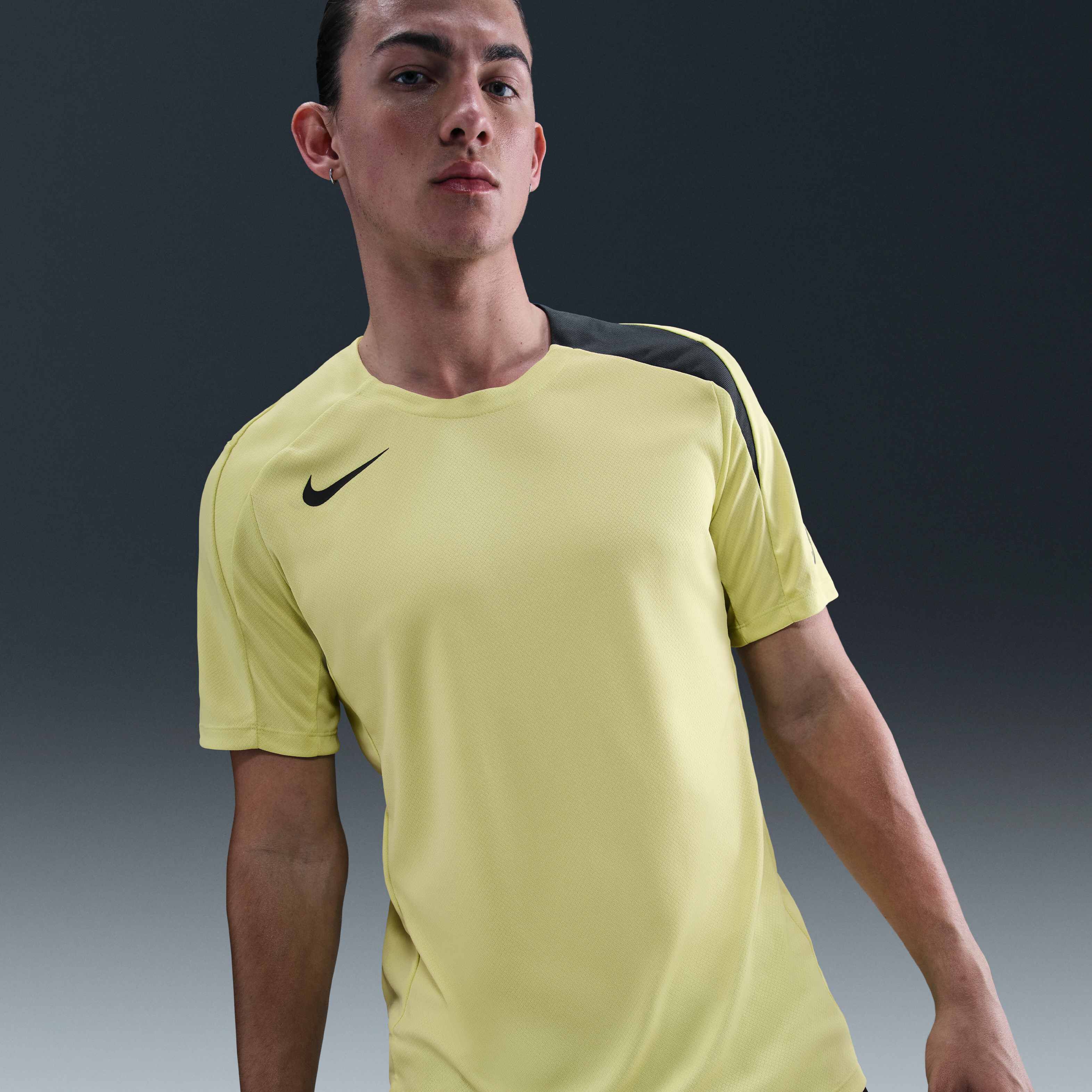 Nike Strike image number 0
