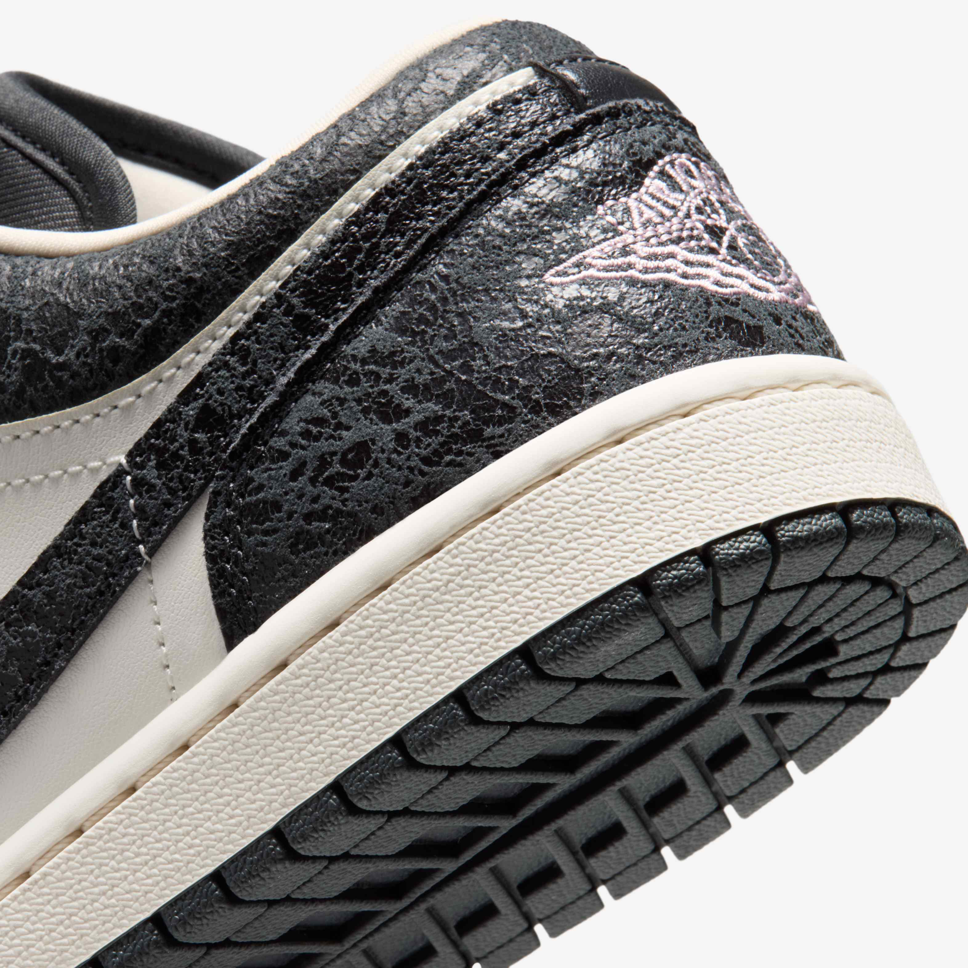 Air Jordan 1 Low SE image number 7