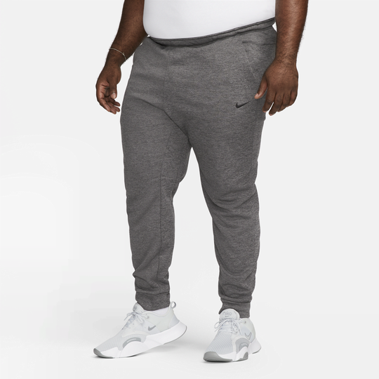 Nike therma joggers deals