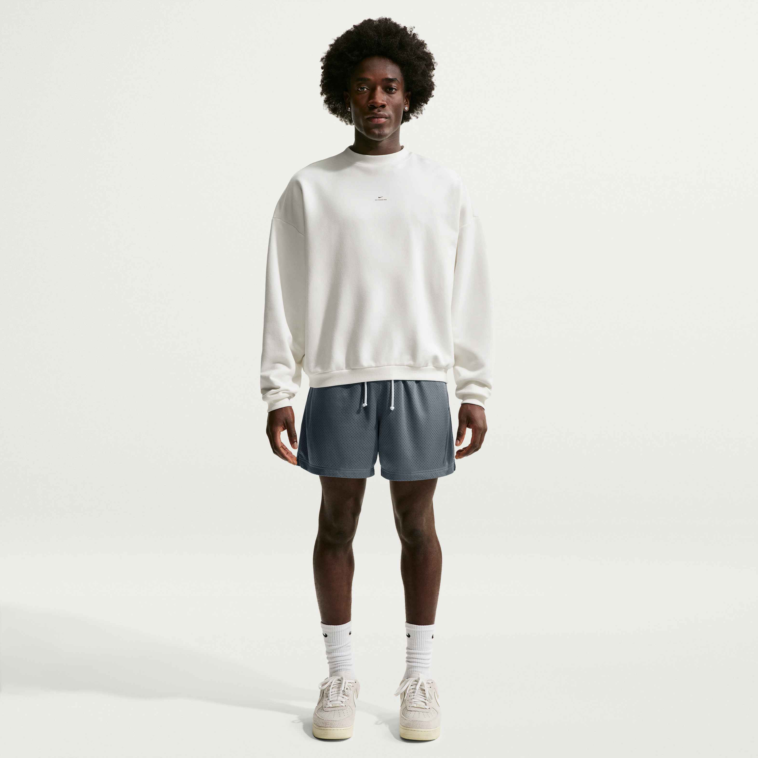 Nike Standard Issue image number 0