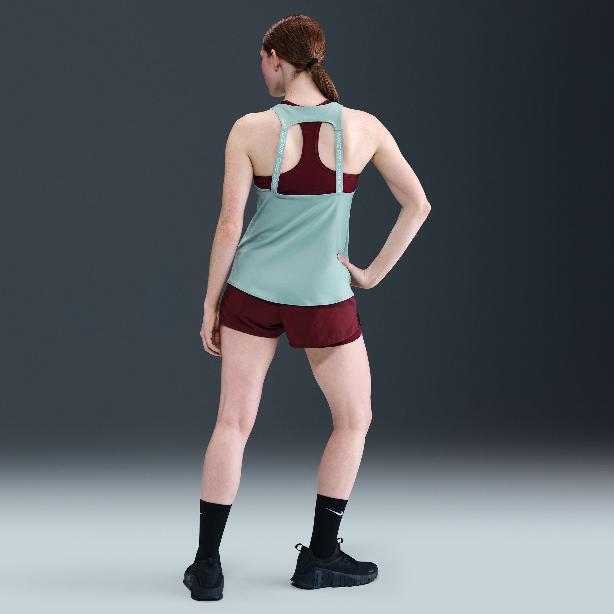 Nike Pro image number 2