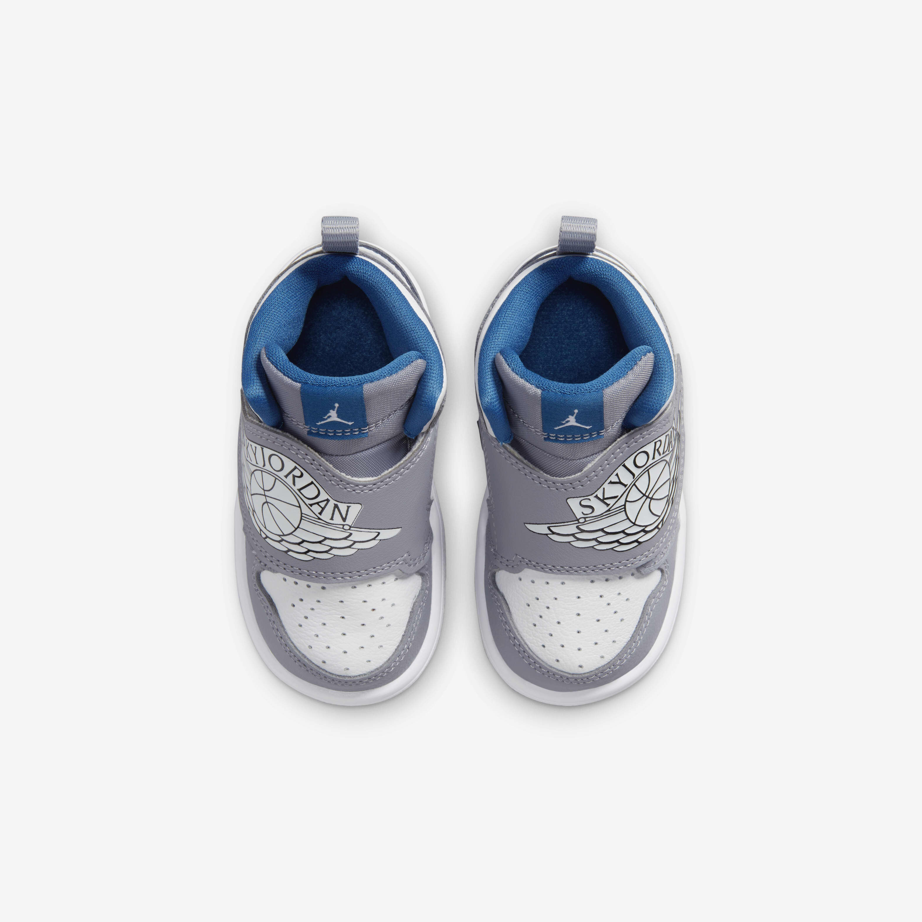 Sky Jordan 1 image number 3