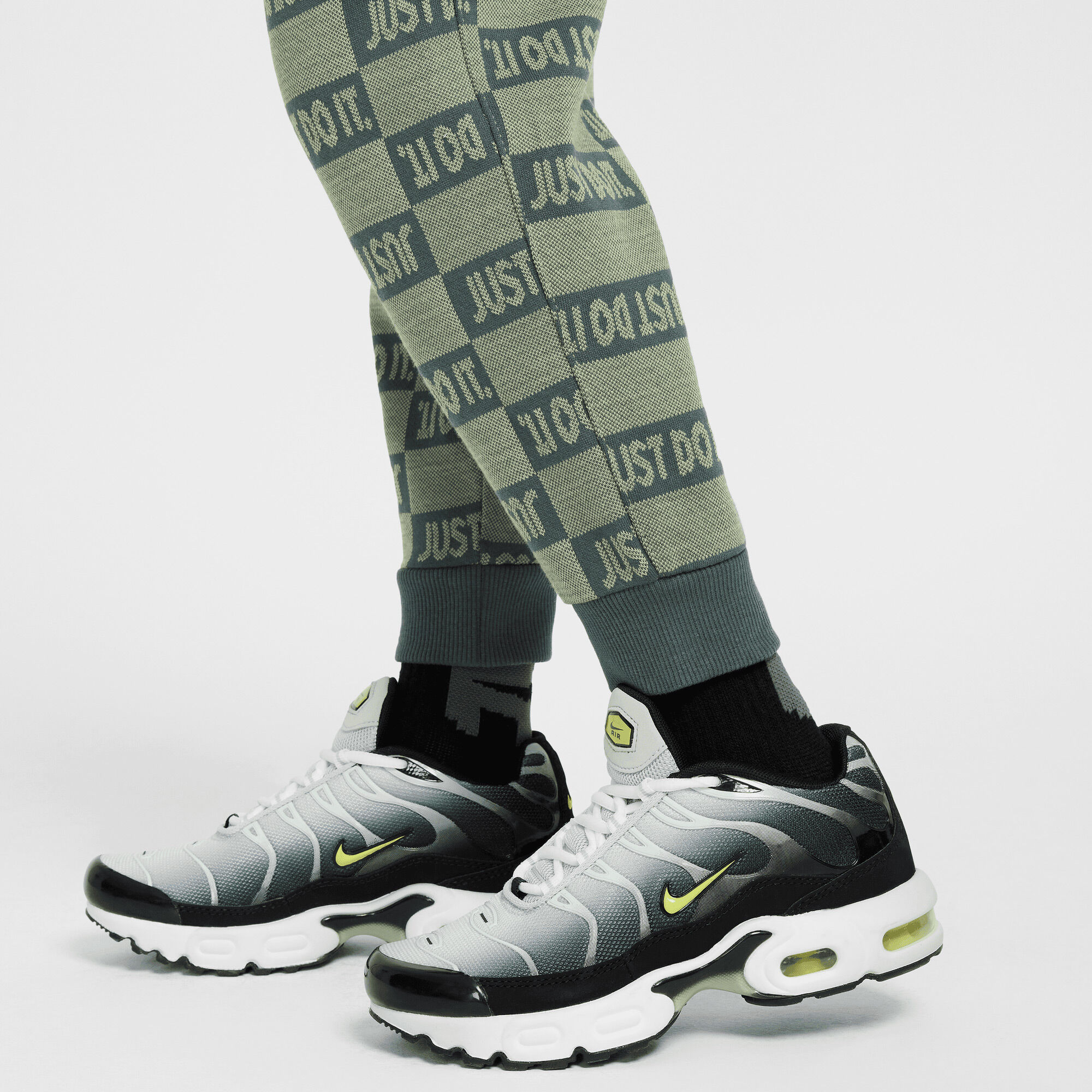 Nike Sportswear Textured Club image number 3