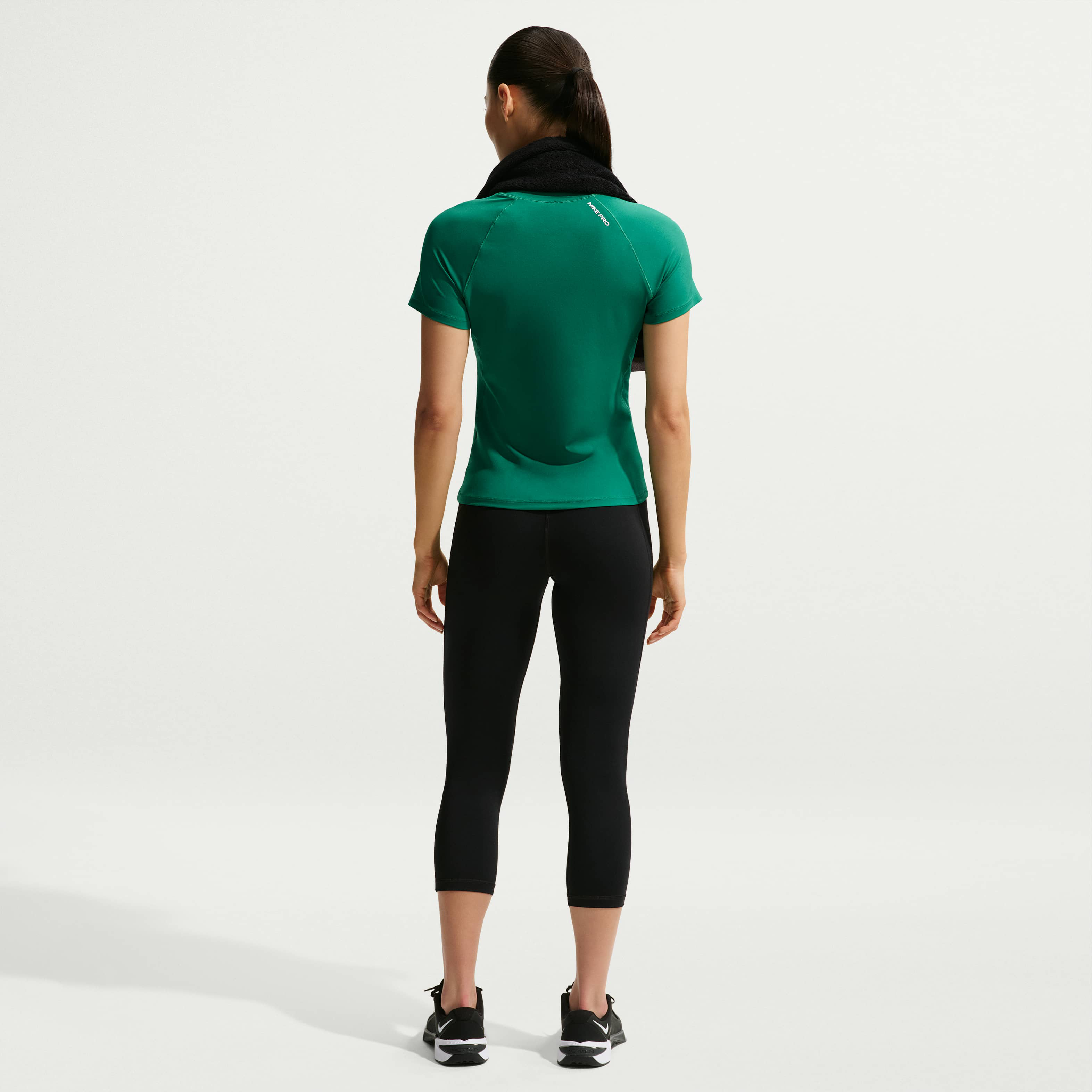 Nike Pro image number 4