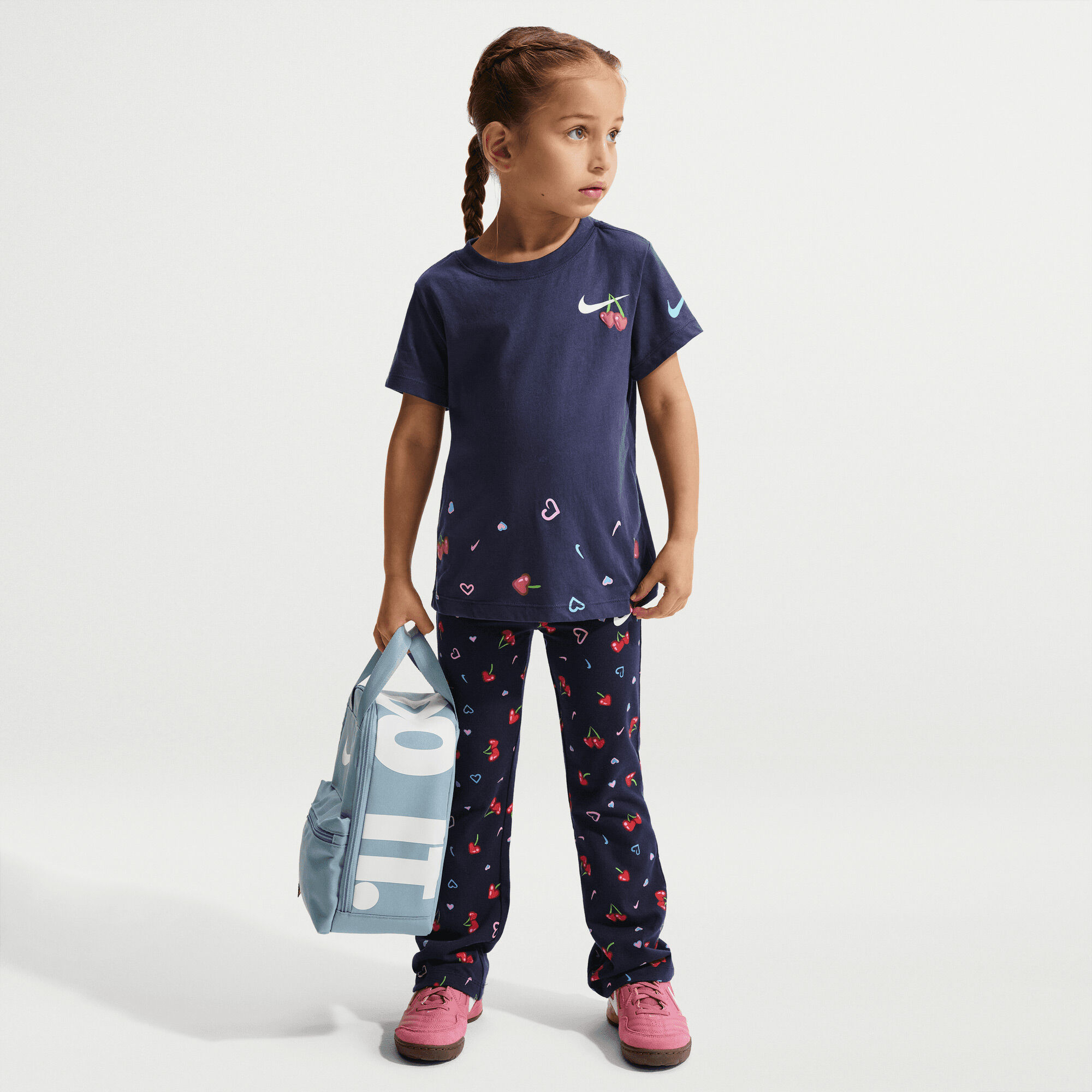 نايكي تشيري image number 0