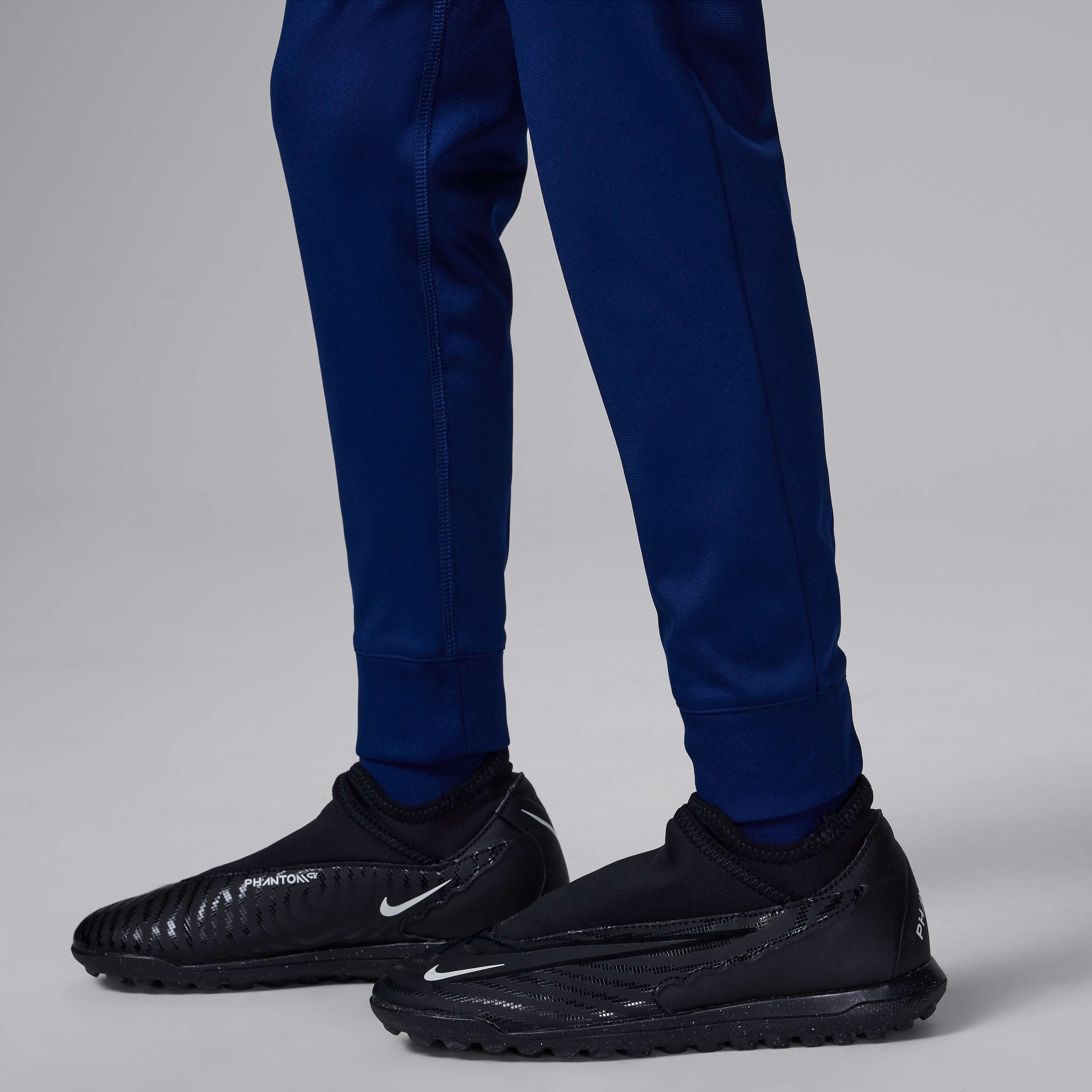 Paris Saint-Germain Strike Fourth image number 11