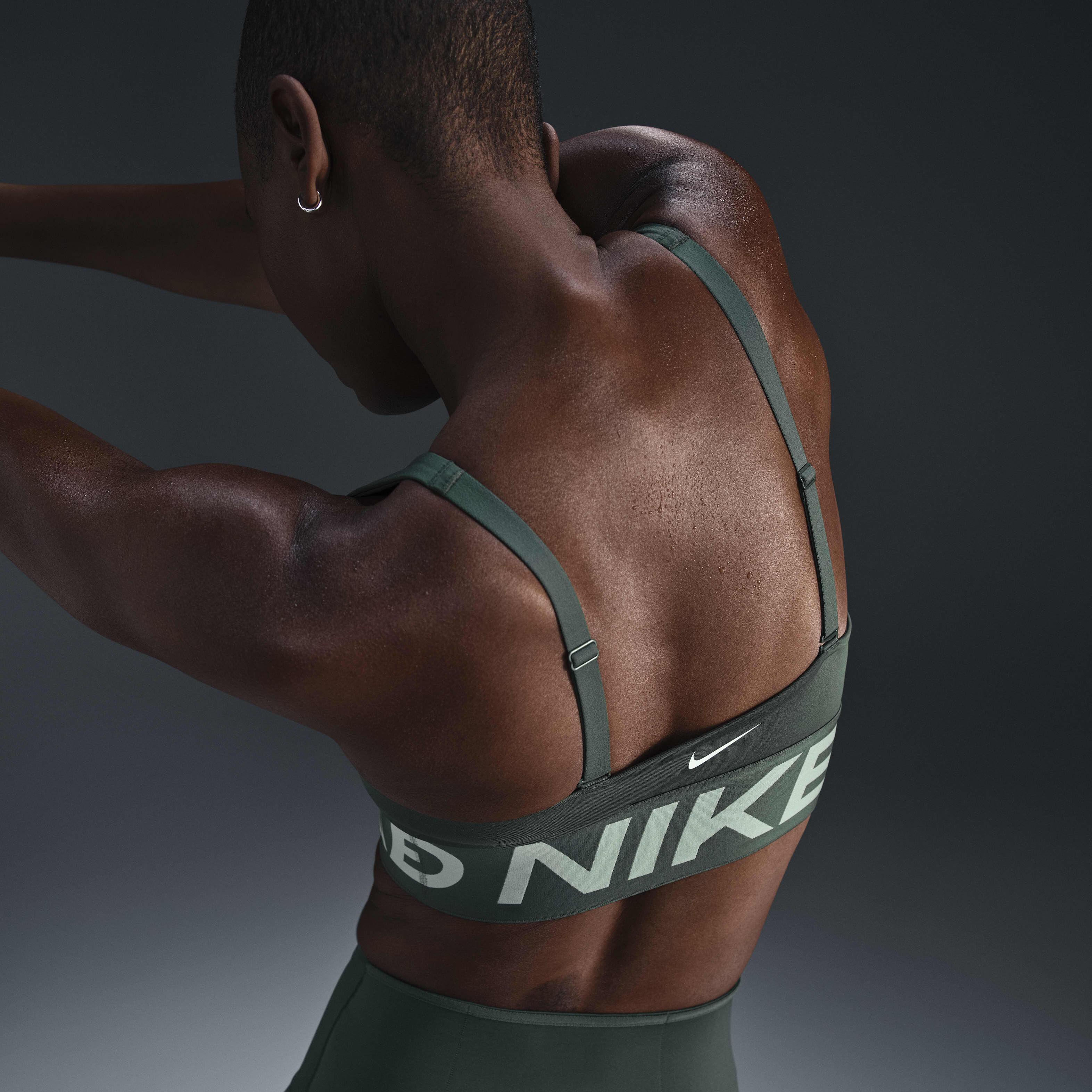 Nike Pro Indy Plunge image number 2