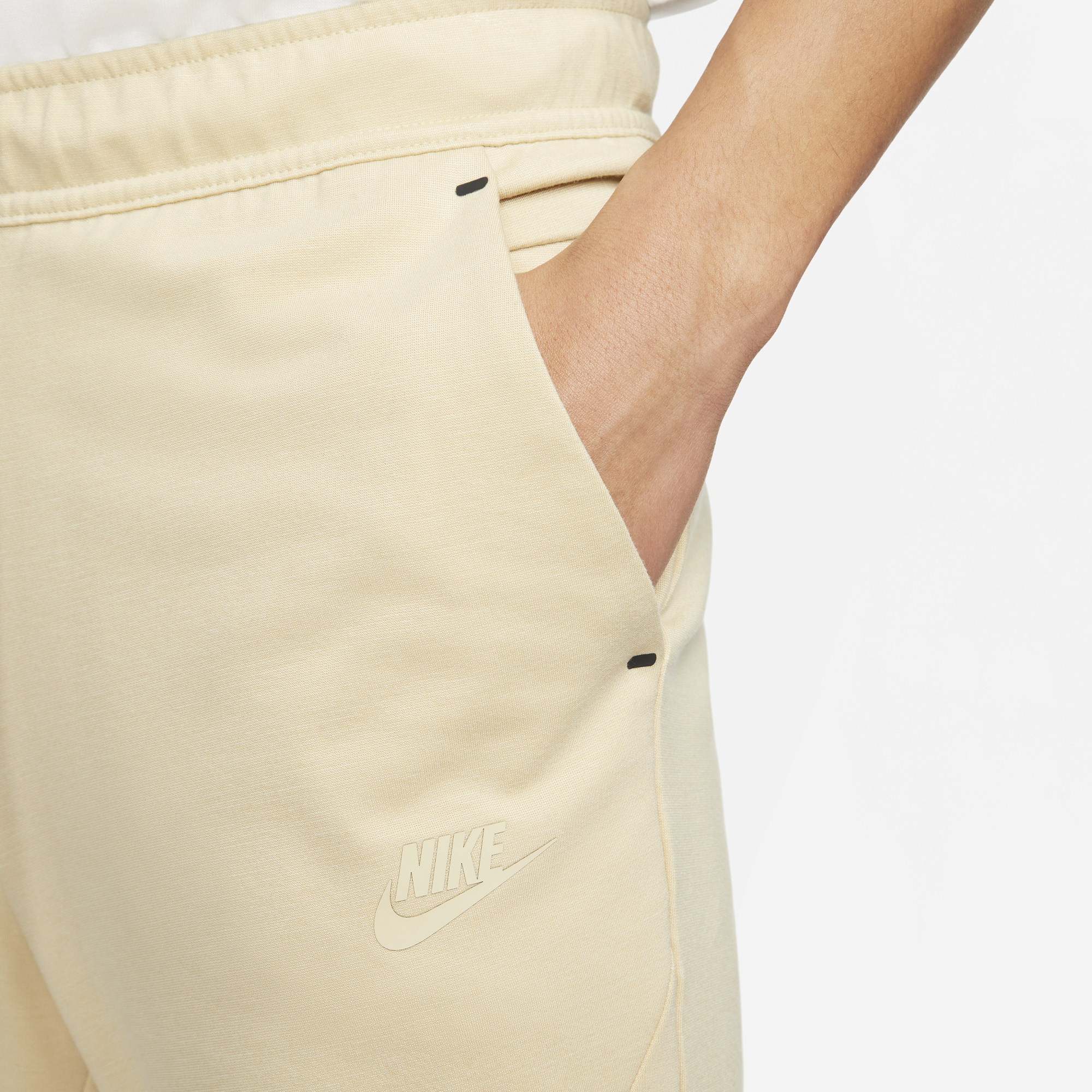Nike tech fleece slim hot sale fit joggers in black