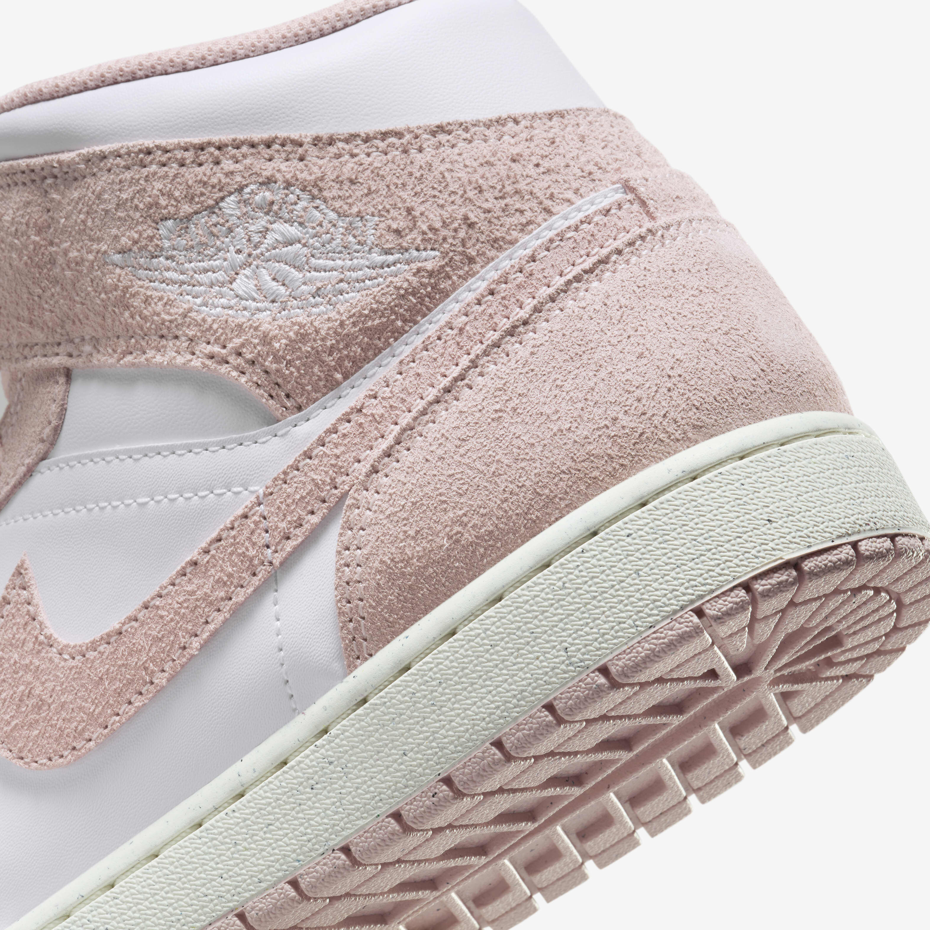Buy Air Jordan 1 Mid SE Men s Shoes Nike UAE Official