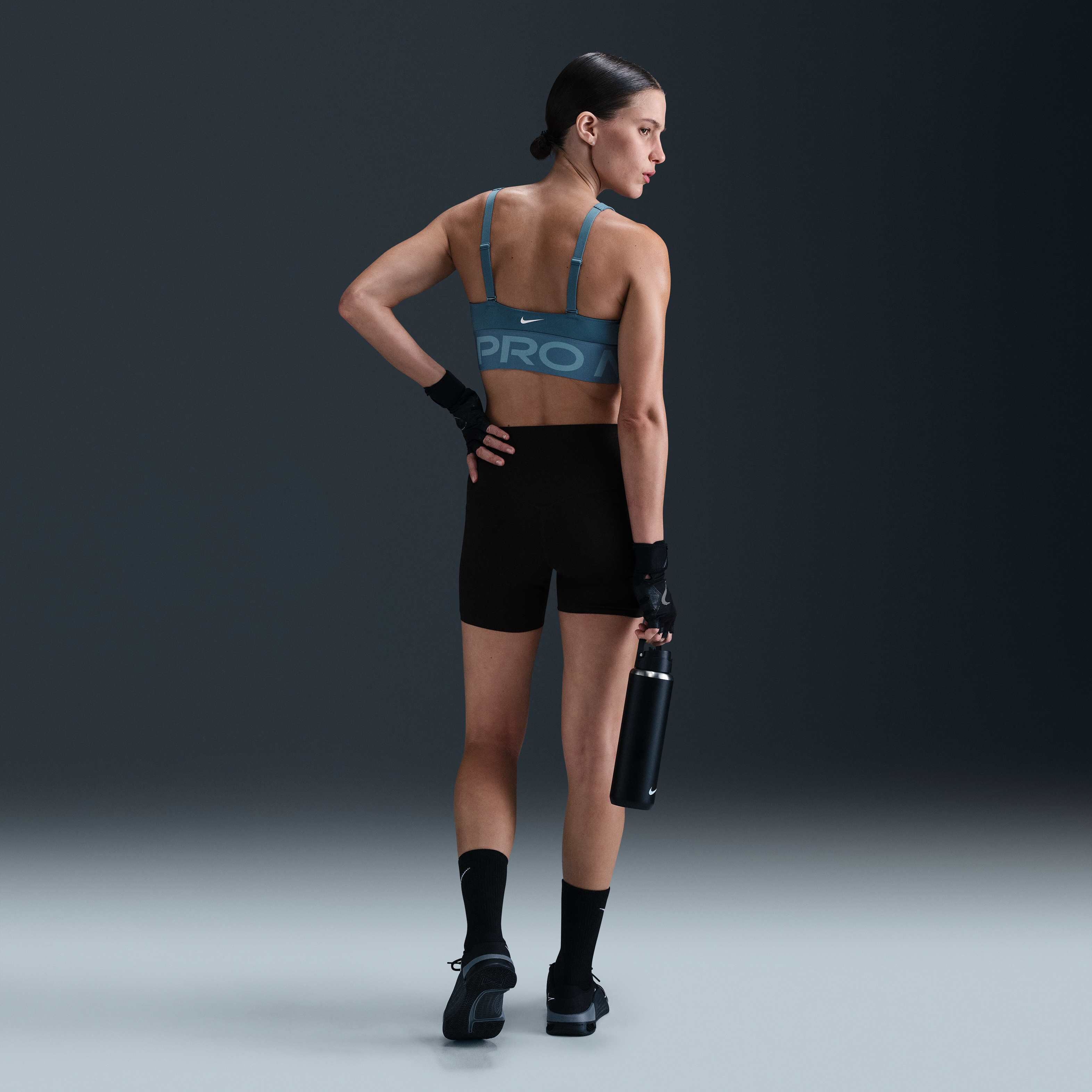 Nike Pro Indy Plunge image number 4