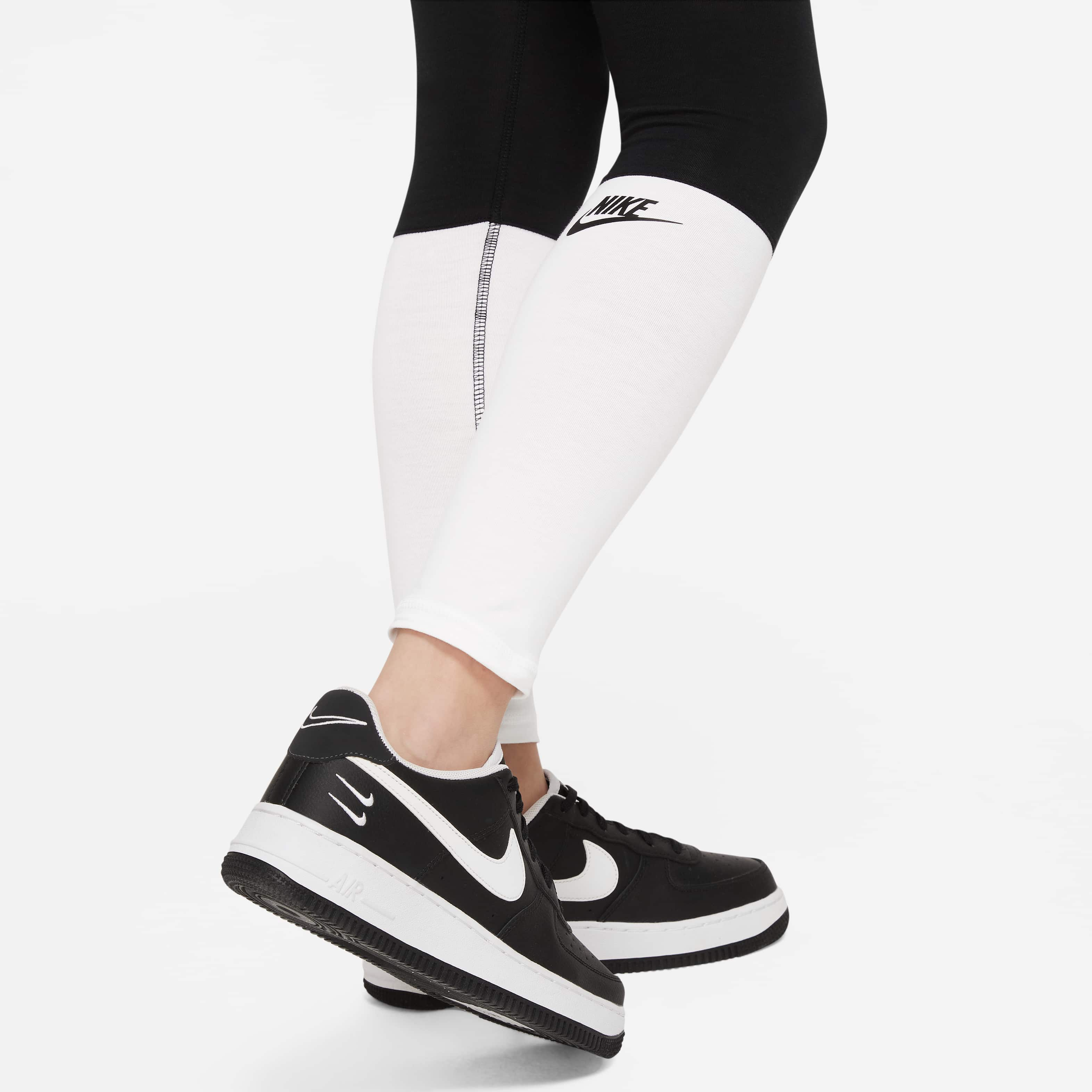 Nike Sportswear Favourites image number 3