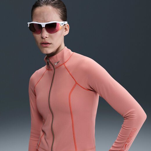 نايكي سبورتسوير