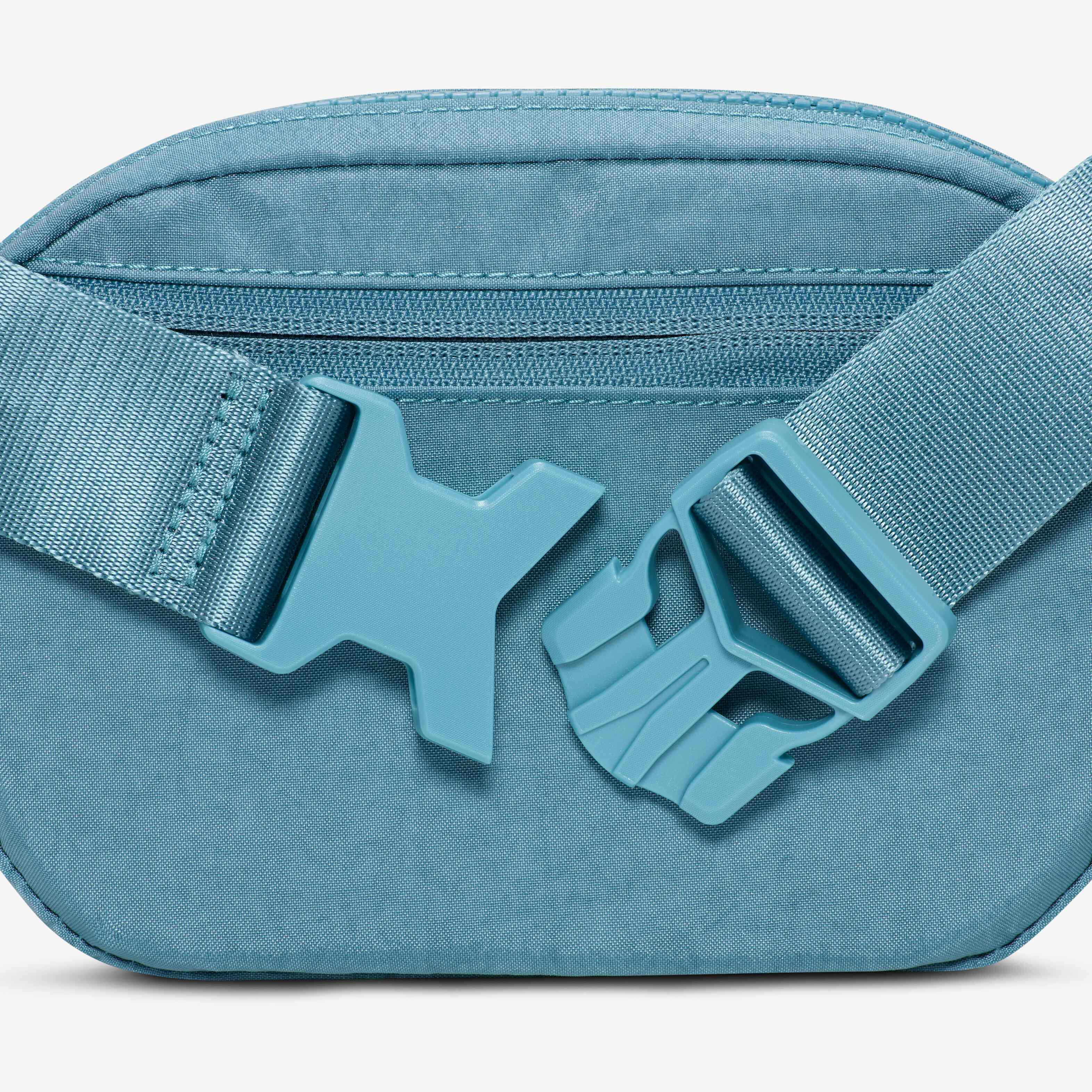 نايكي أورا image number 5