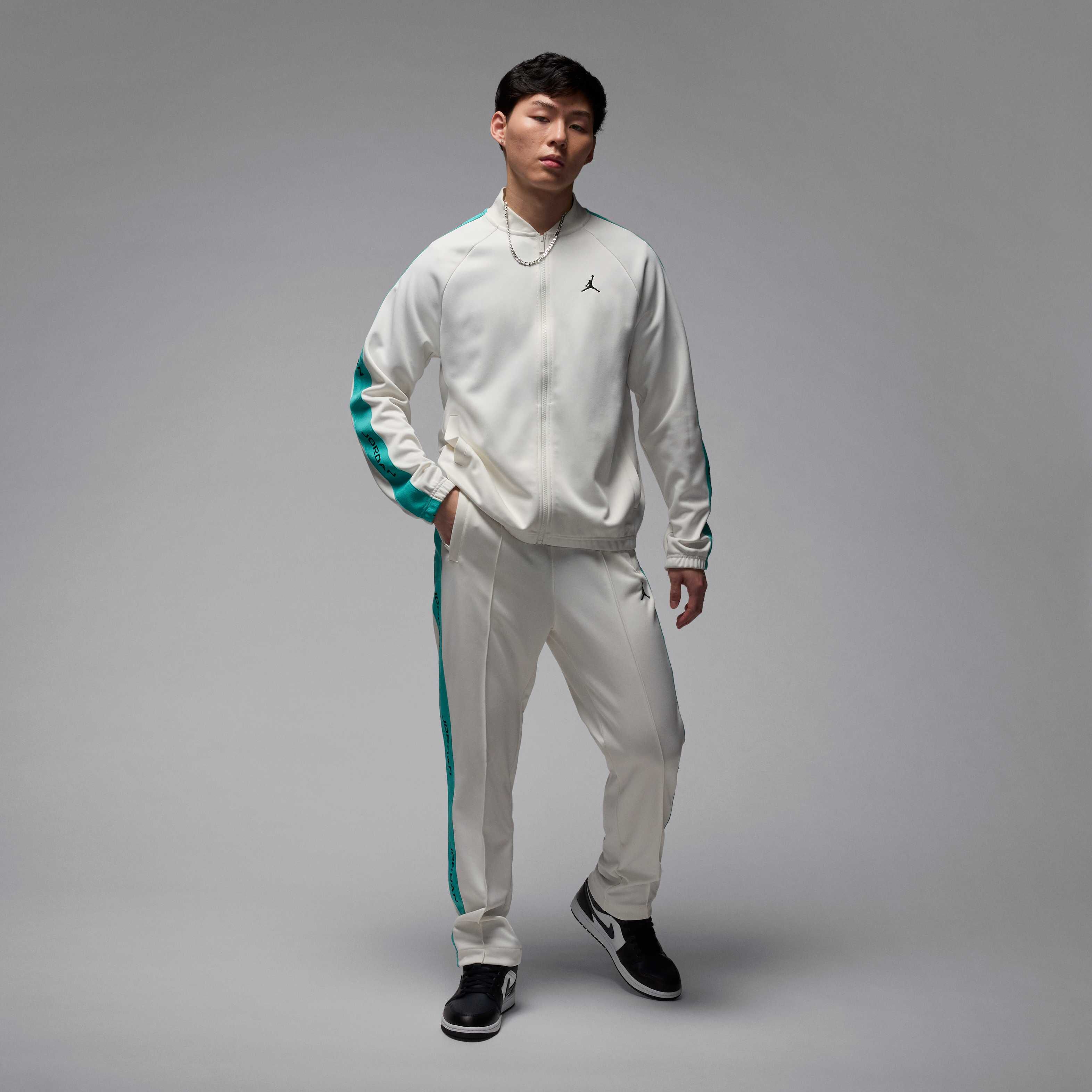 Jordan Essentials image number 6