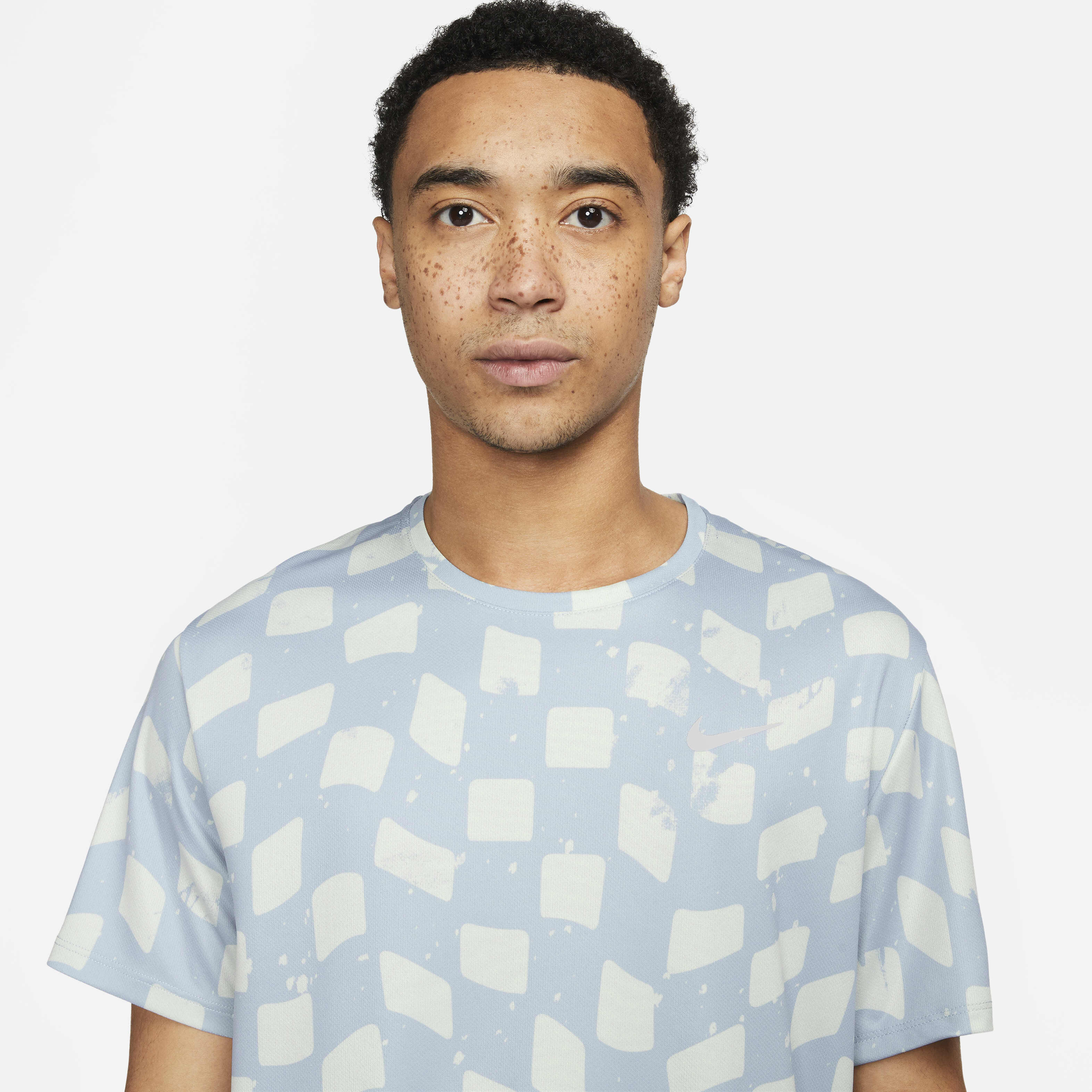 Nike Dri-FIT Miler image number 2