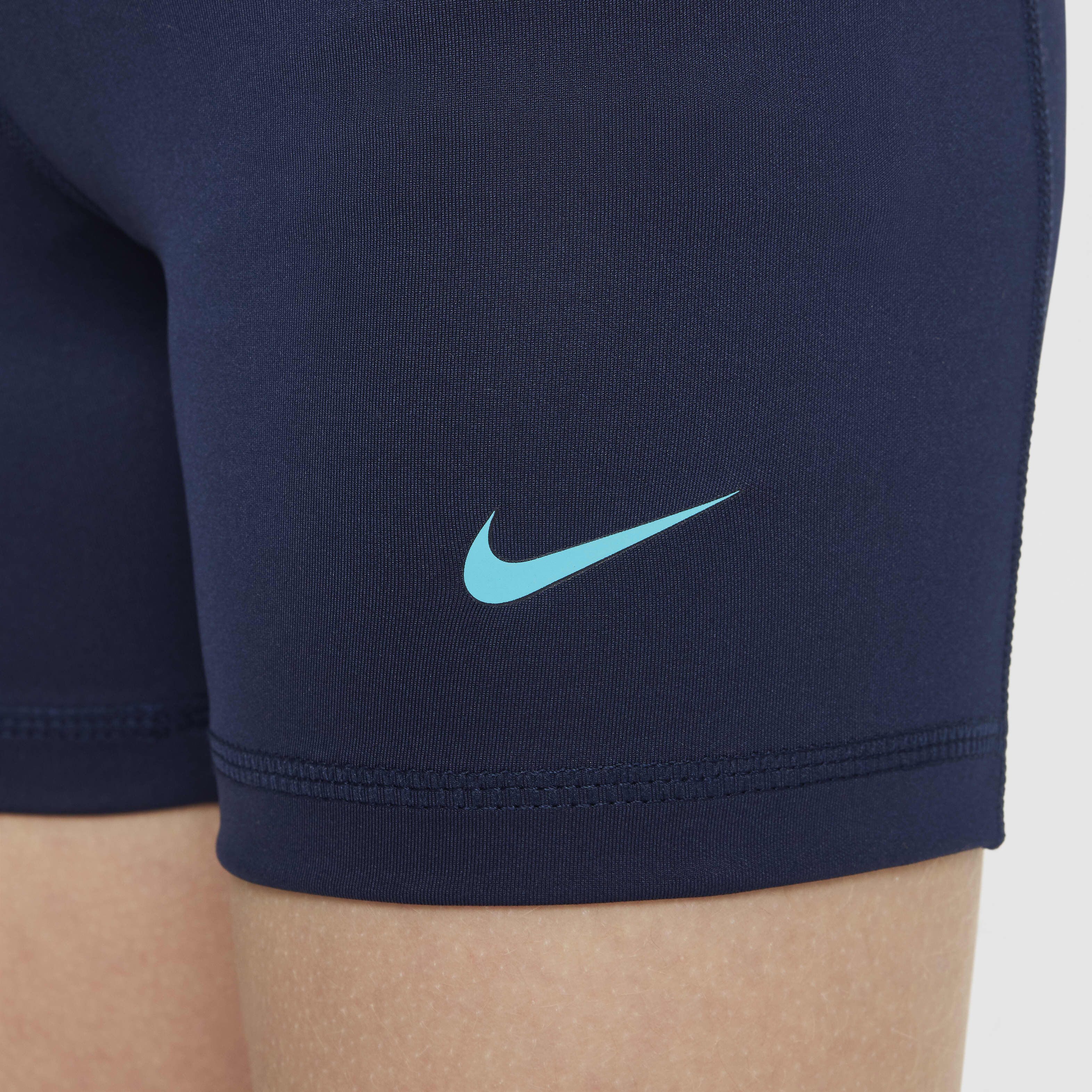 Nike Pro image number 4