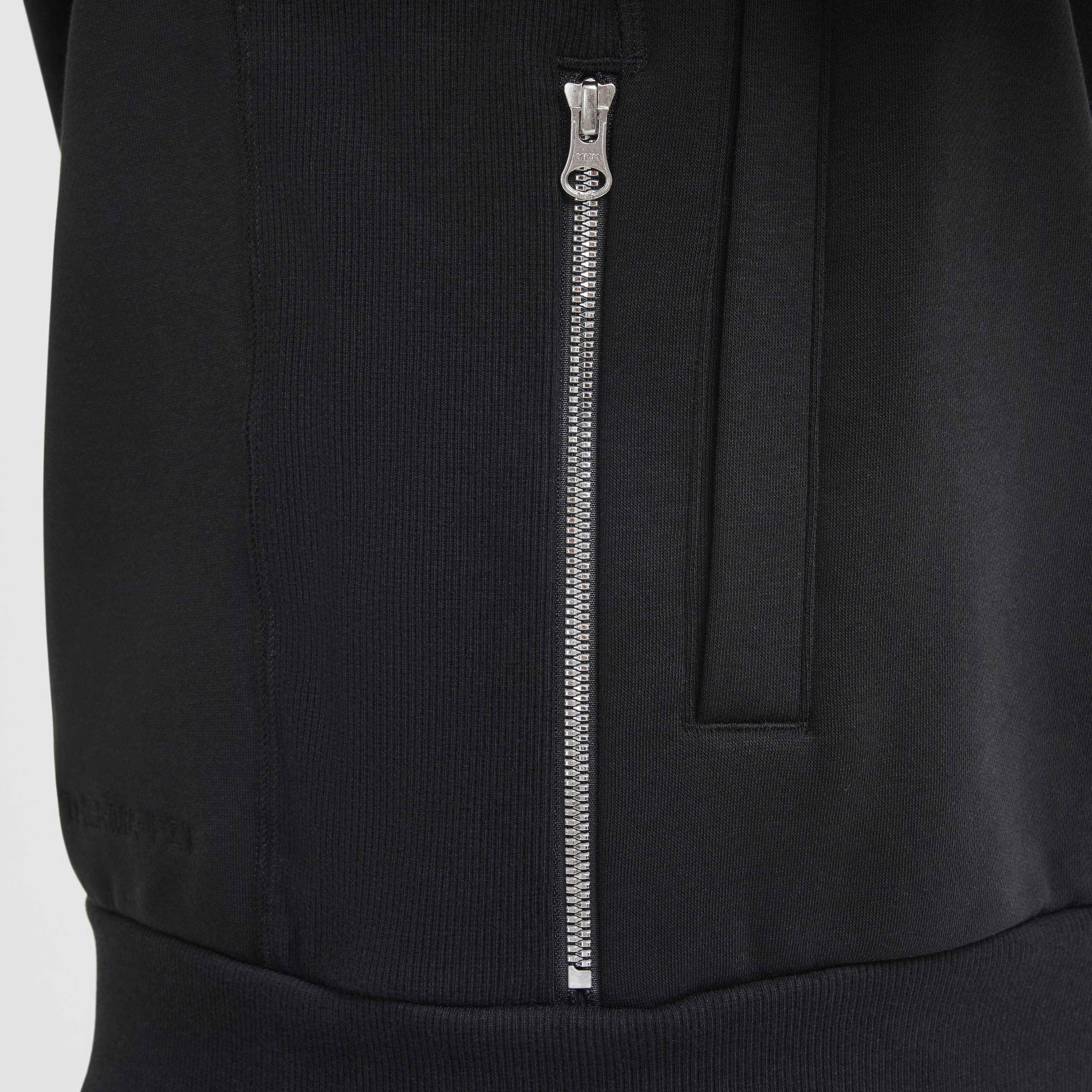 LeBron Standard Issue image number 7