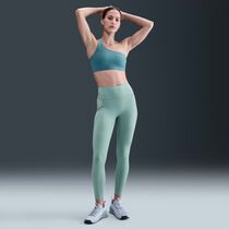 Nike Universa