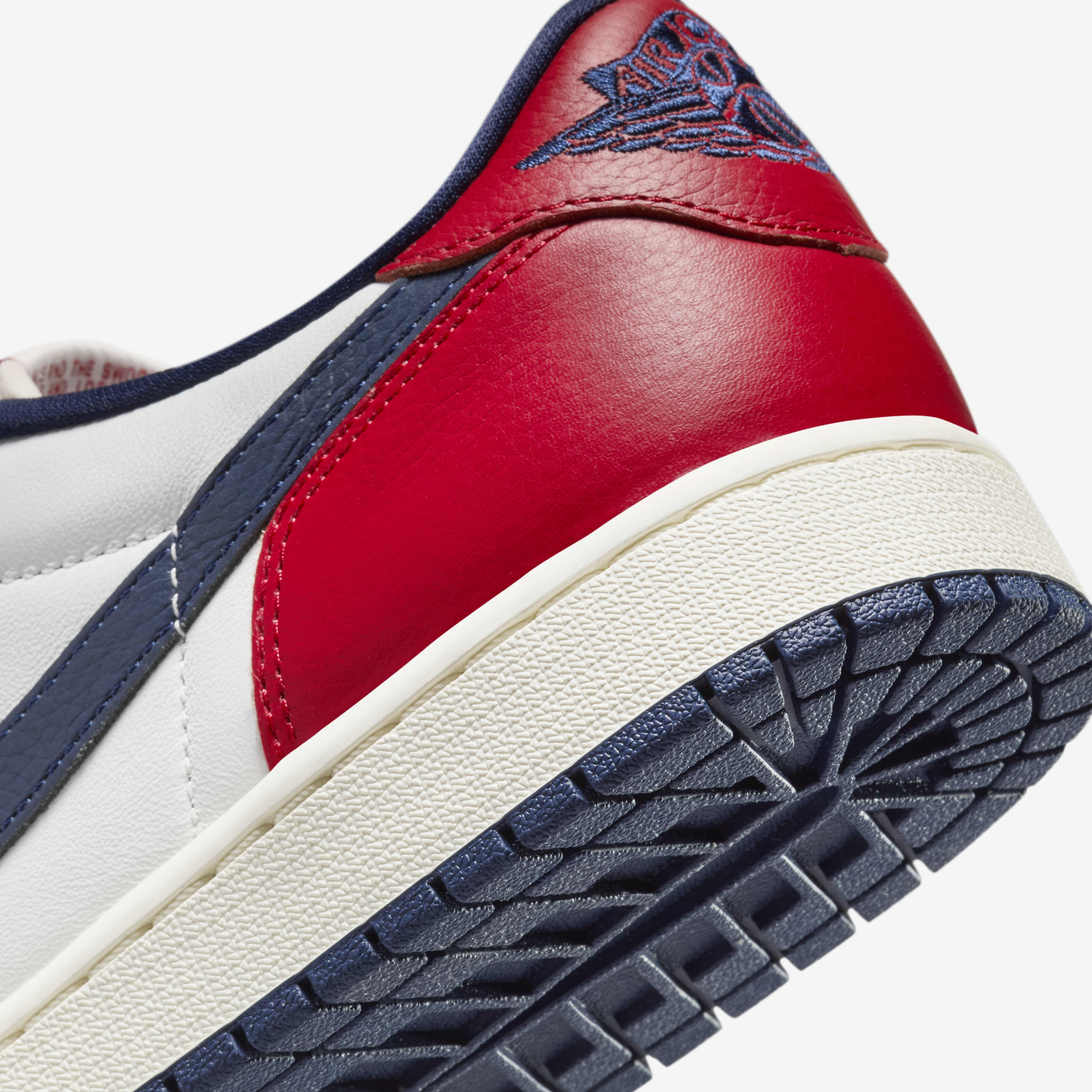 Air Jordan 1 Retro Low 'Gym Red & Midnight Navy' image number 7