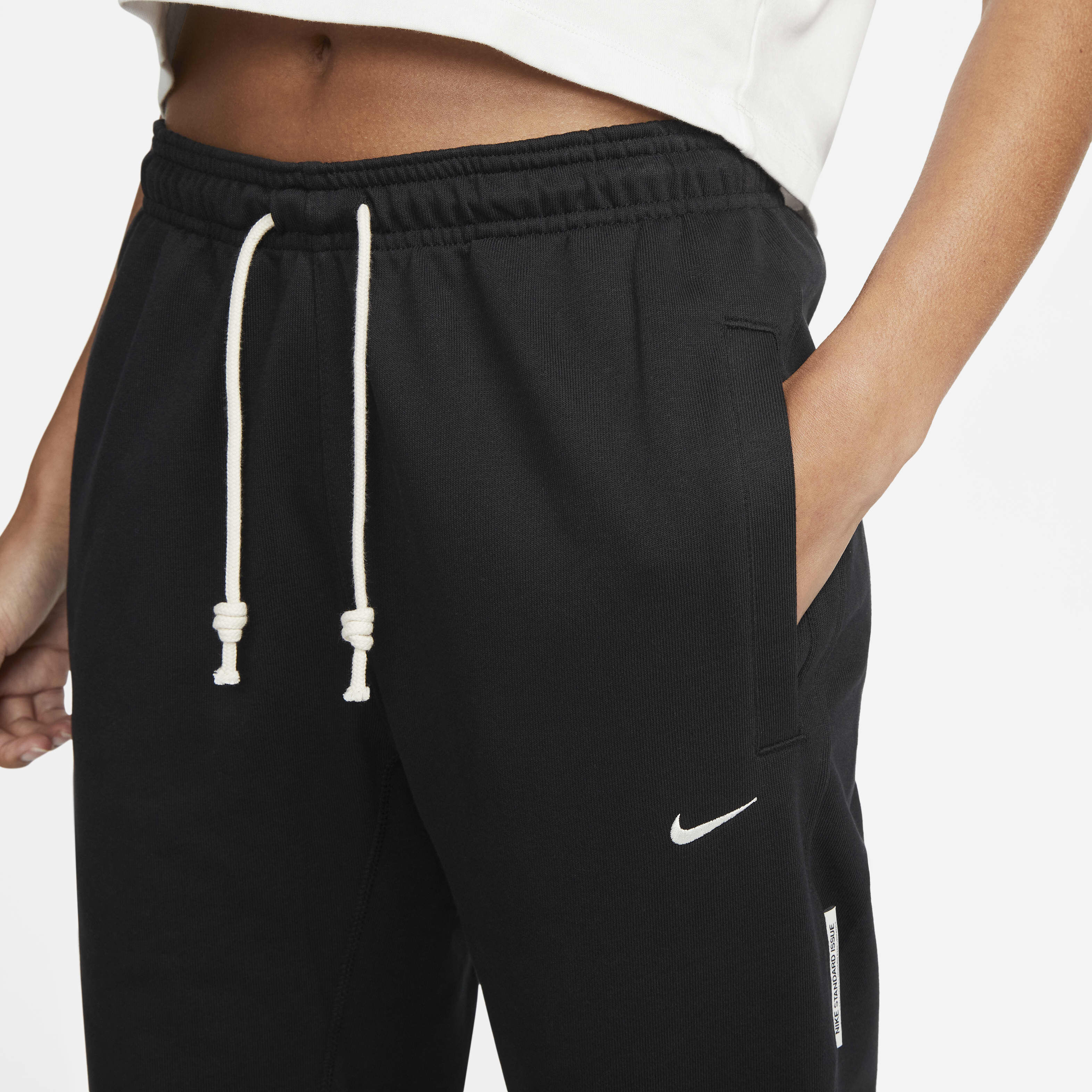 Nike Standard Issue image number 2