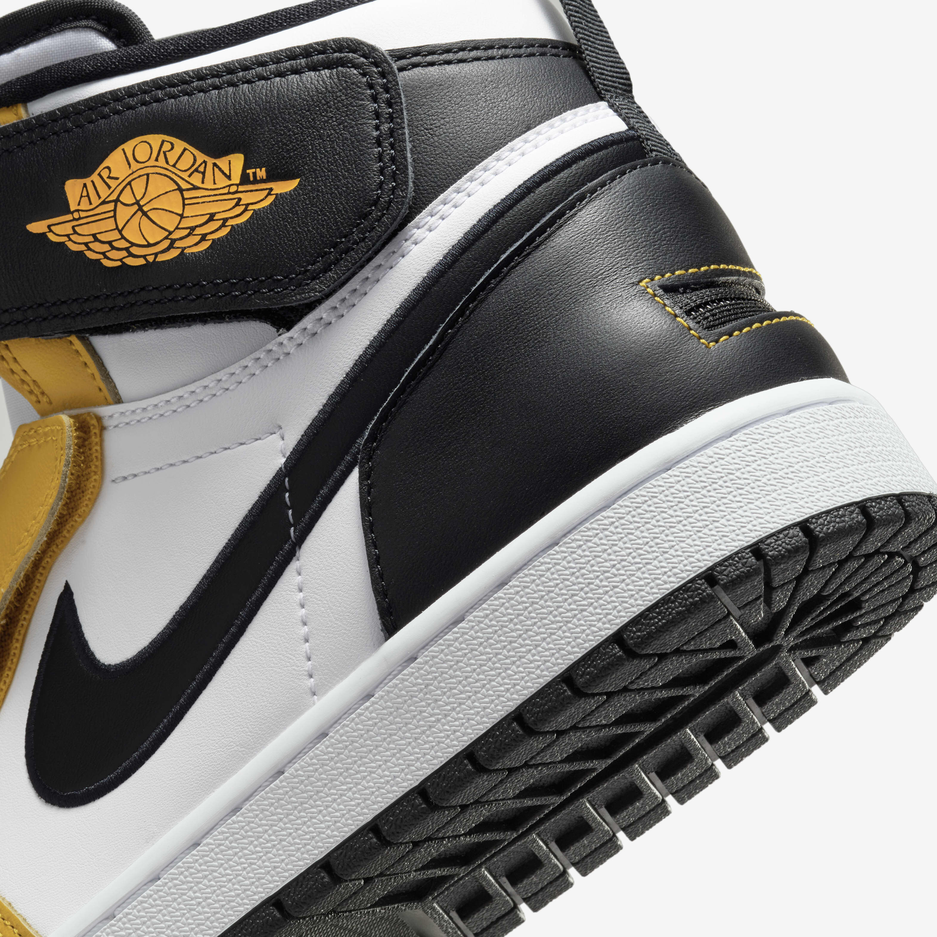 Air Jordan 1 Hi FlyEase image number 7