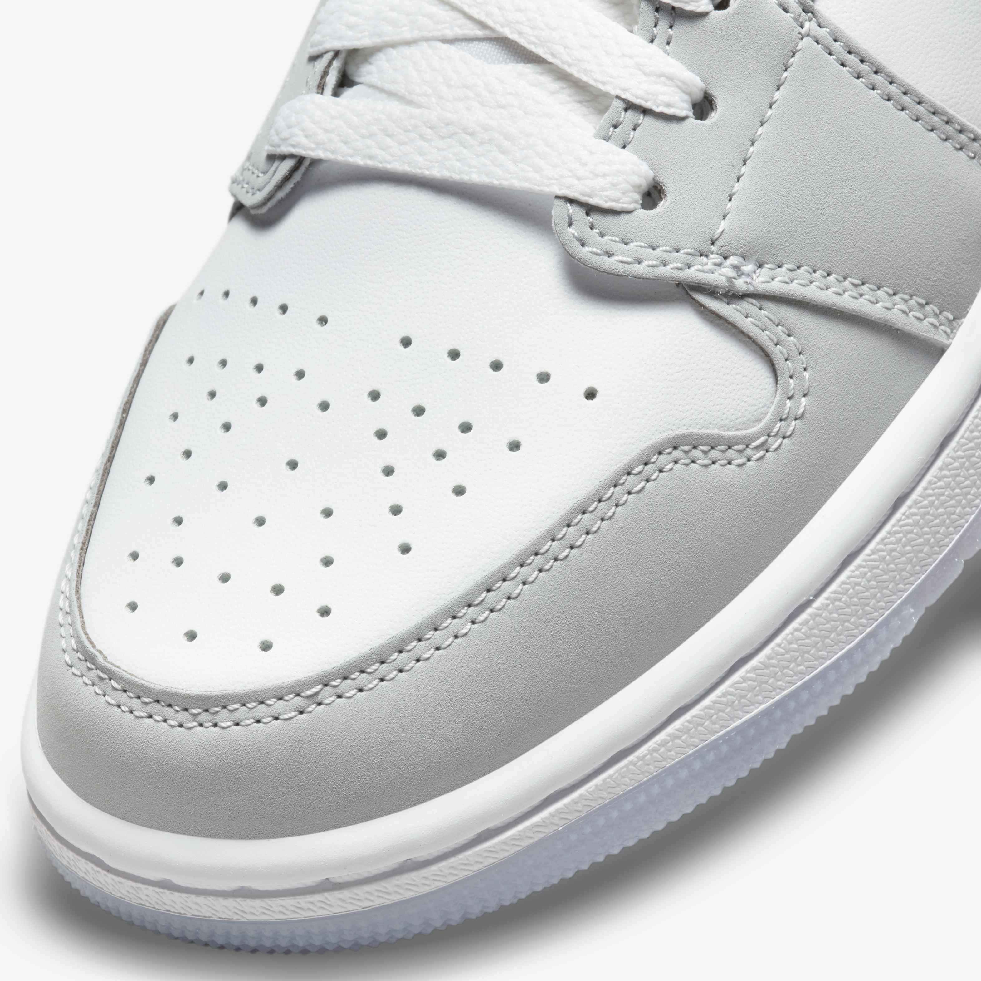Air Jordan 1 Mid Shoes image number 6