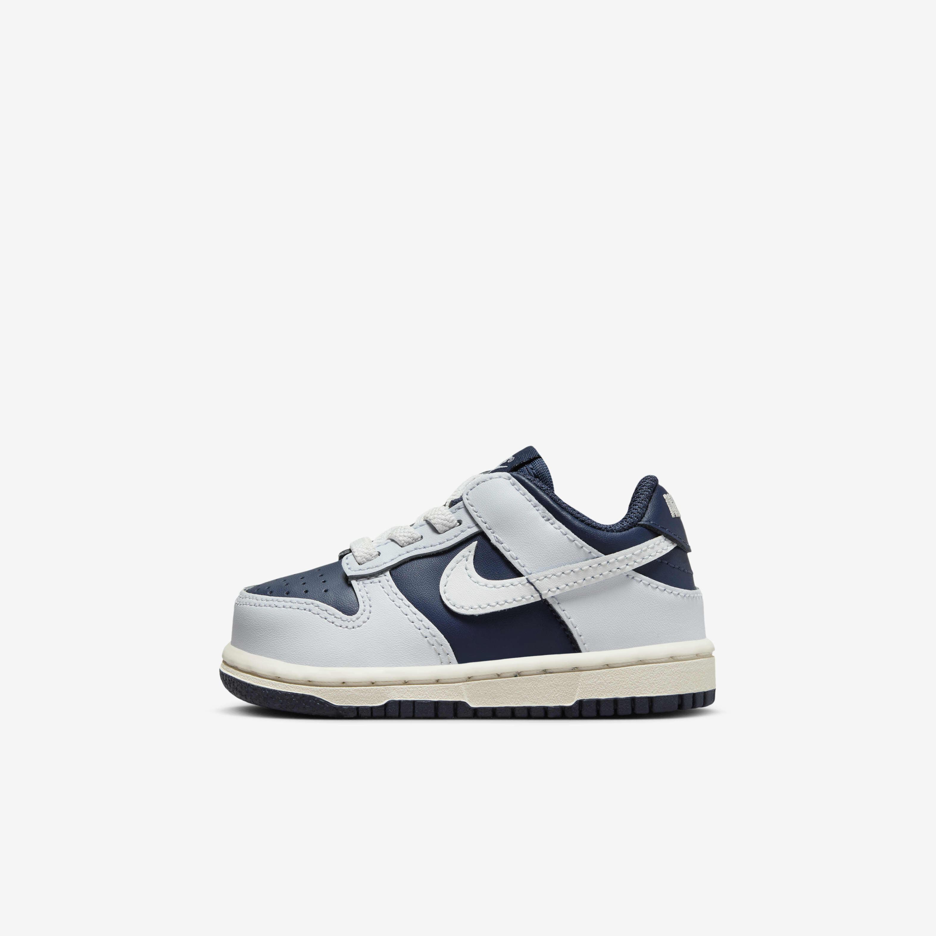 Little girl nike shoes size 11 hotsell