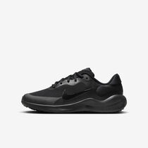 Nike Revolution 7