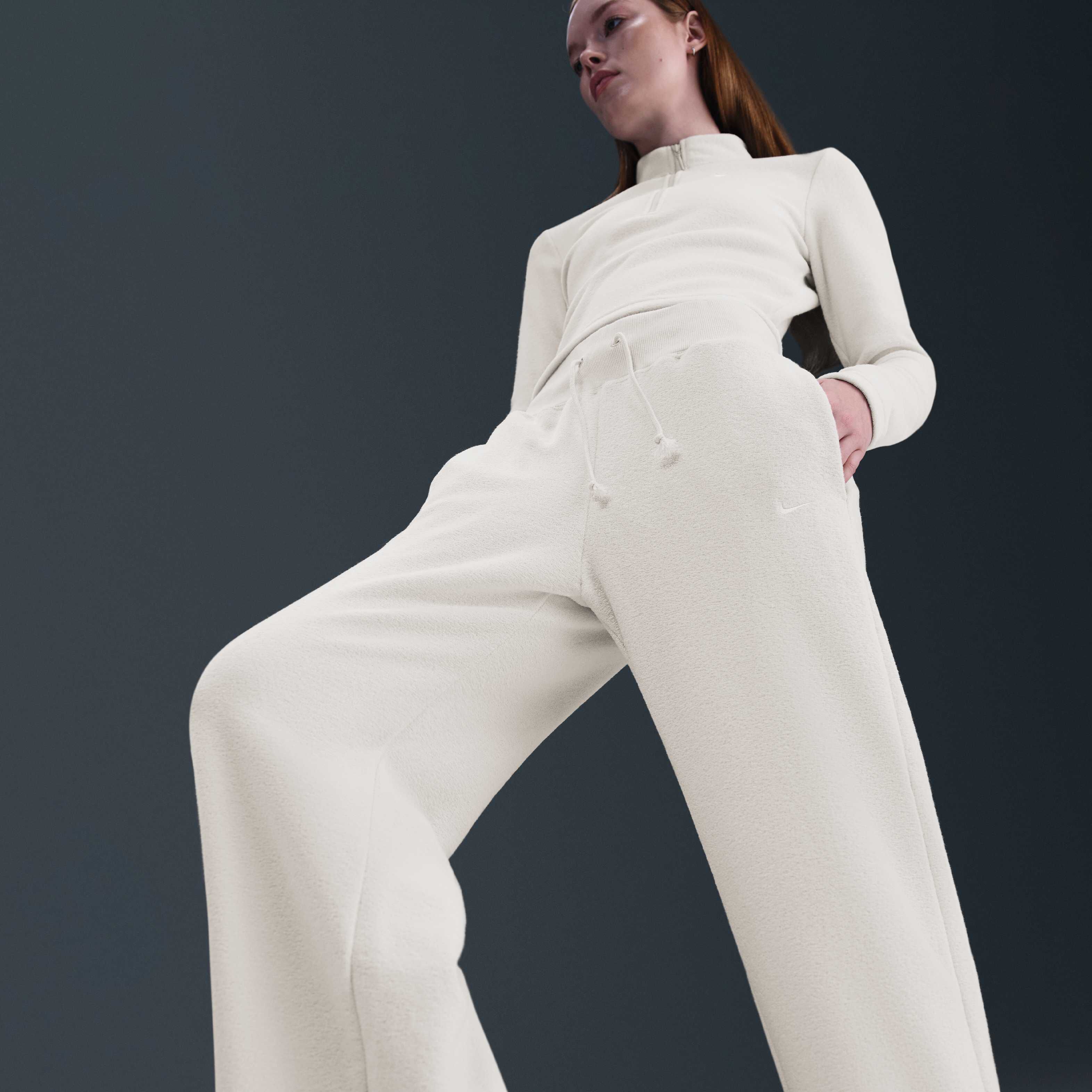 نايكي سبورتسوير فينكس بلش image number 4