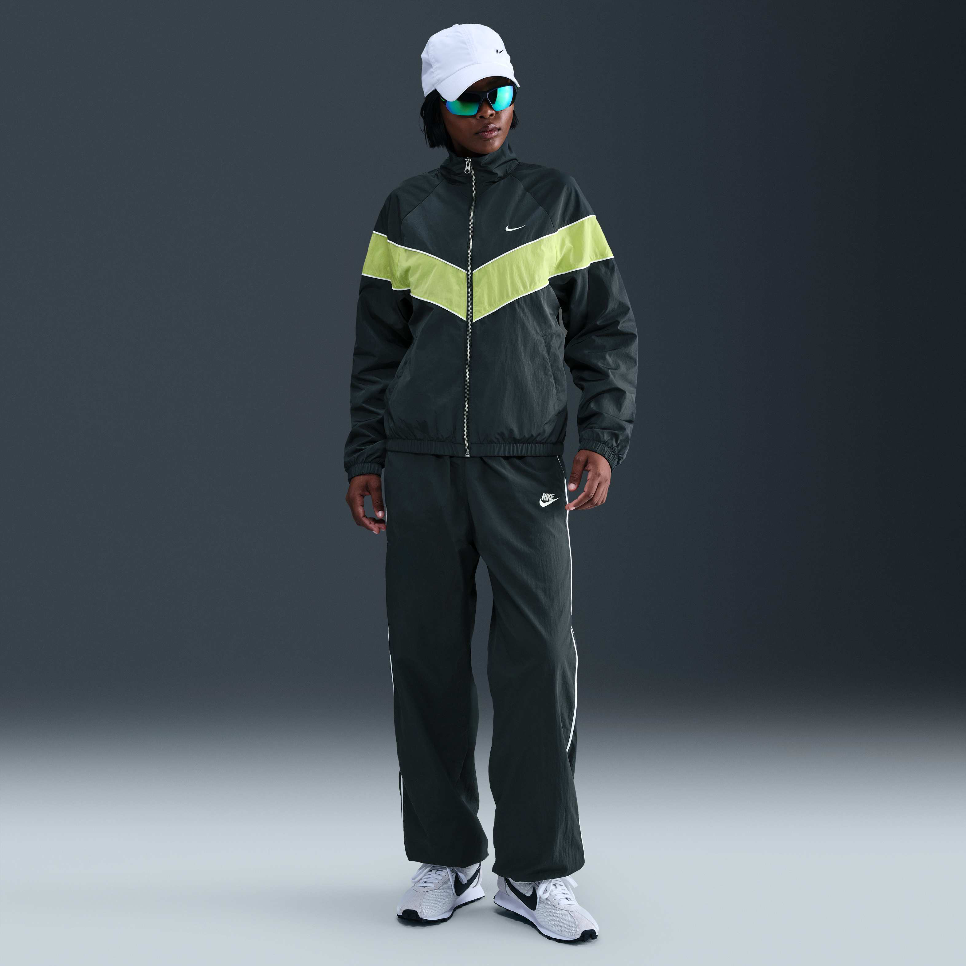Nike Windrunner image number 3