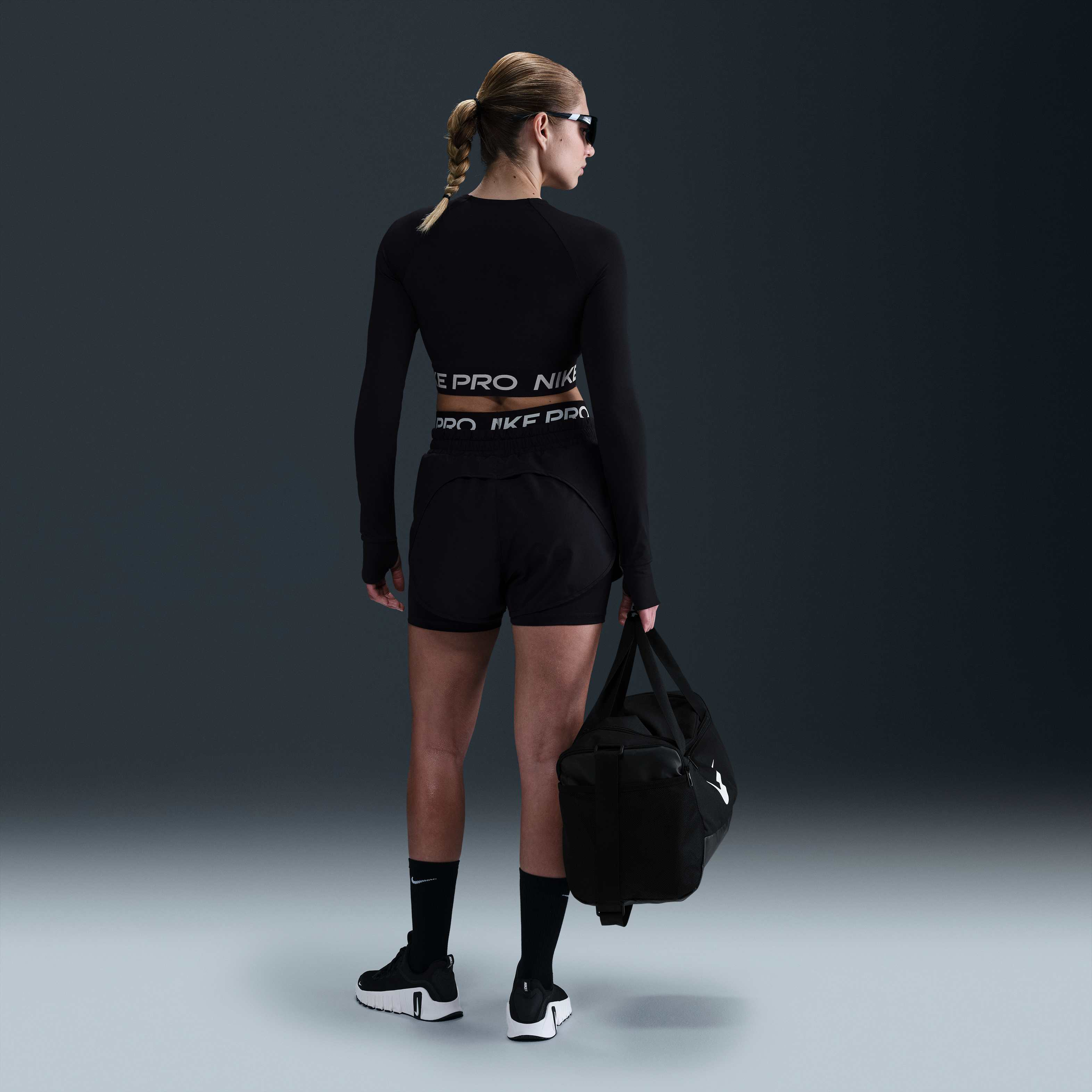 Nike Pro image number 3