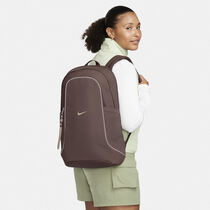 Nike Sportswear Essentials