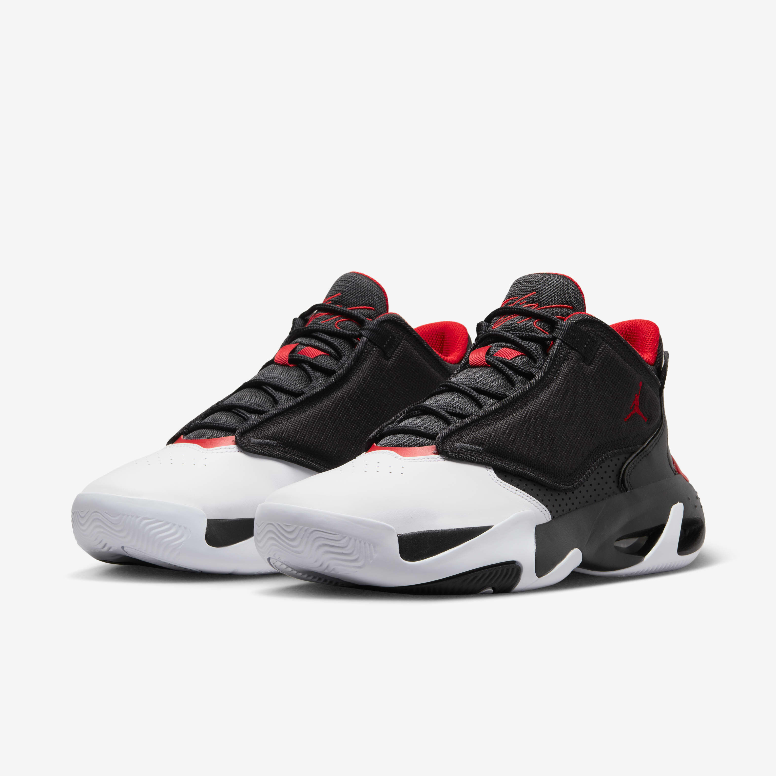 Buy Jordan Max Aura 4 Men's Shoes - Black/White/Gym Red @ Nike UAE
