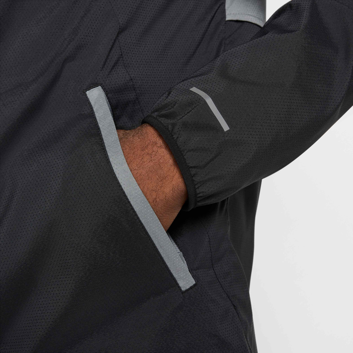 نايكي ايمبوسبلي لايت ويندرانر image number 3 نايكي ايمبوسبلي لايت ويندرانر image number 3