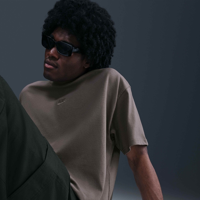 Nike Sportswear Premium Essentials image number 2 Nike Sportswear Premium Essentials image number 2