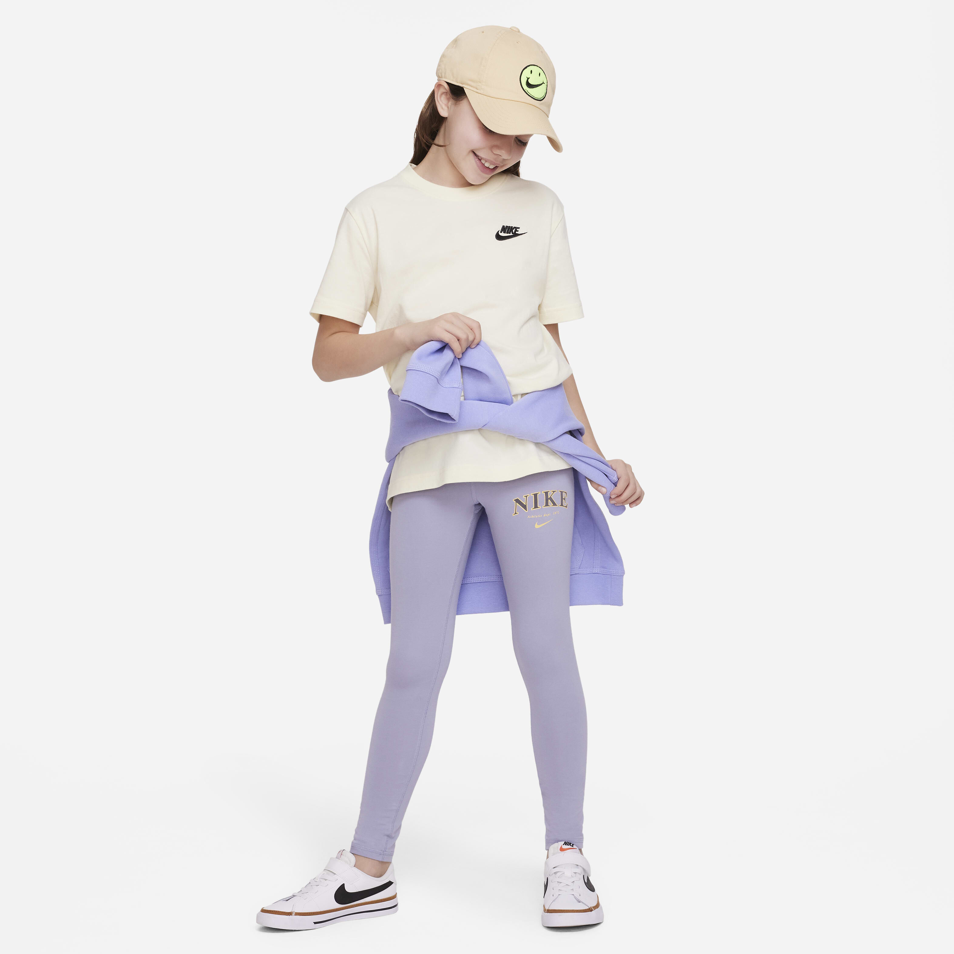 Nike Sportswear Favourites image number 3