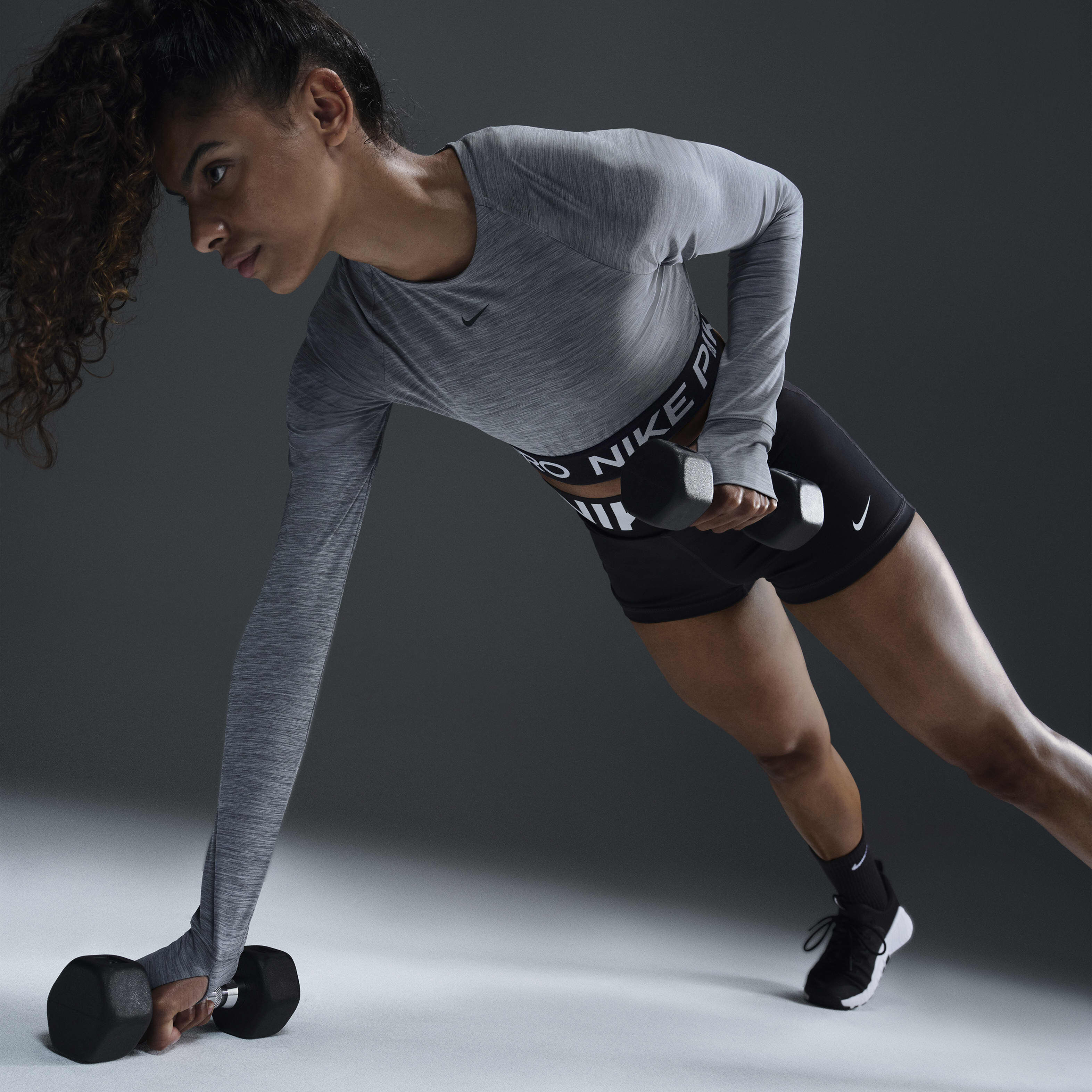 Nike Pro image number 2