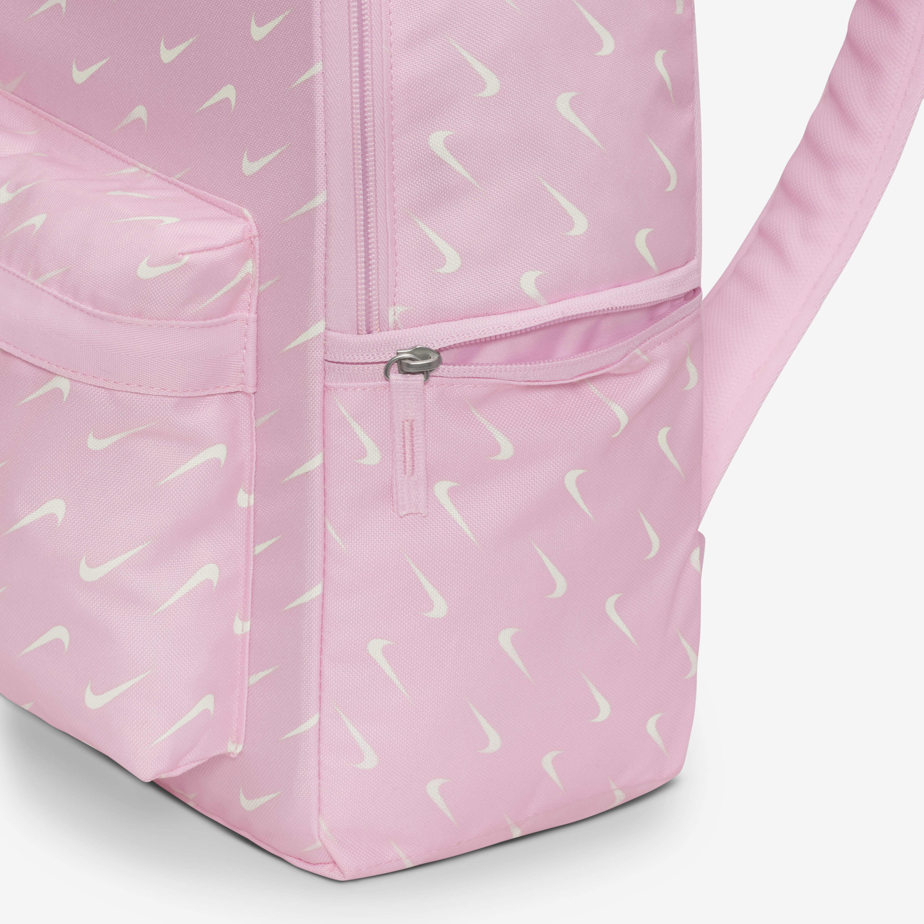 نايكي هيرتج image number 6