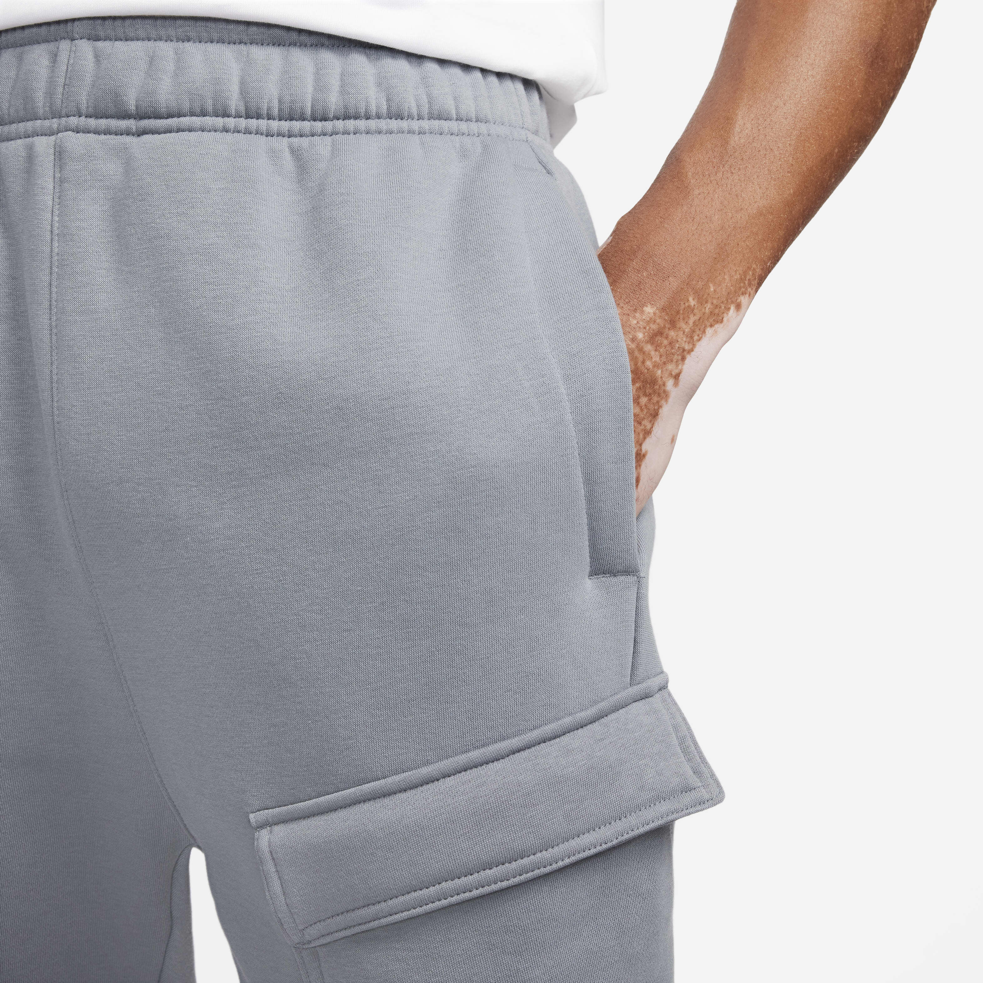 Nike sweatpants cargo pockets 2025