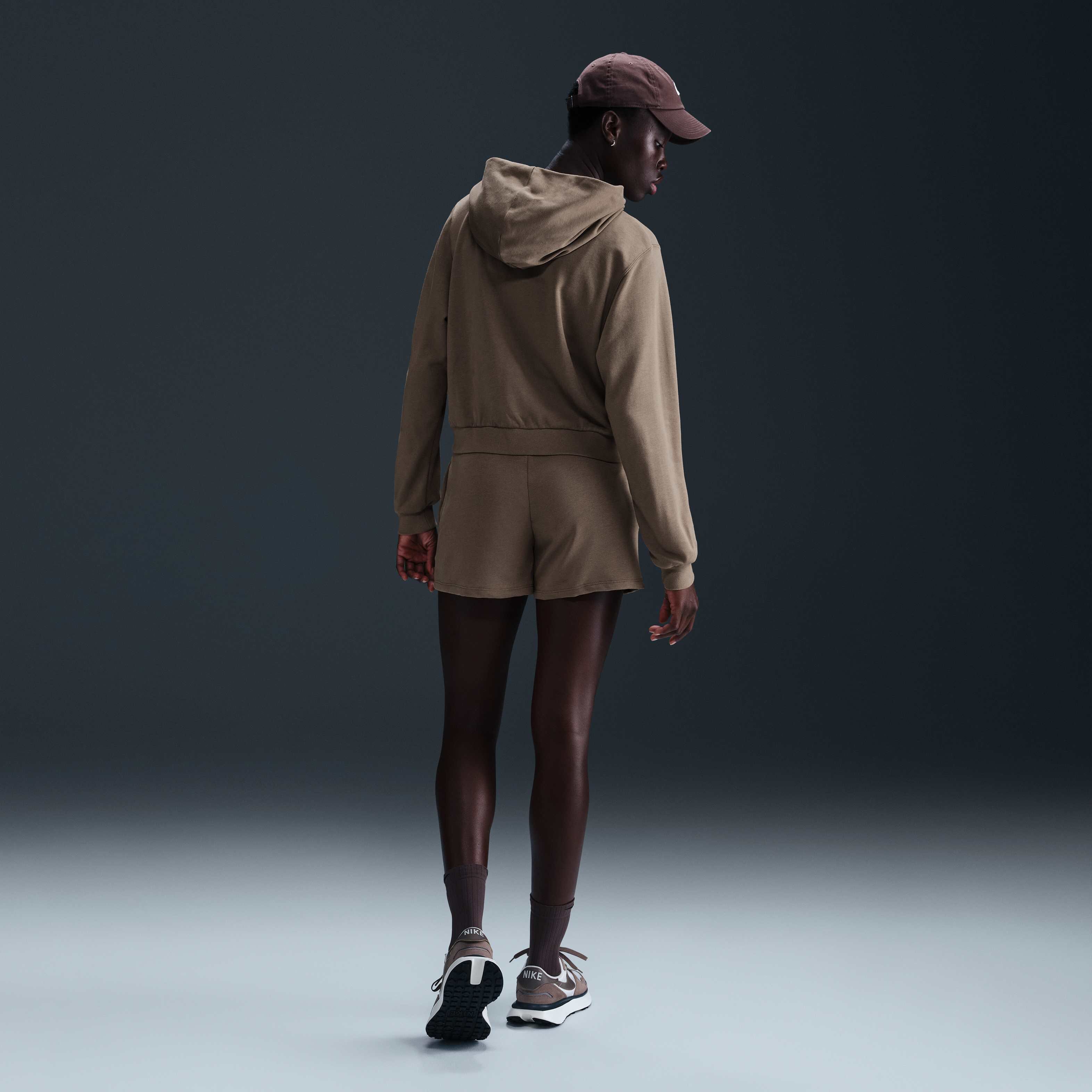 نايكي سبورتسوير تشيل تيري image number 4