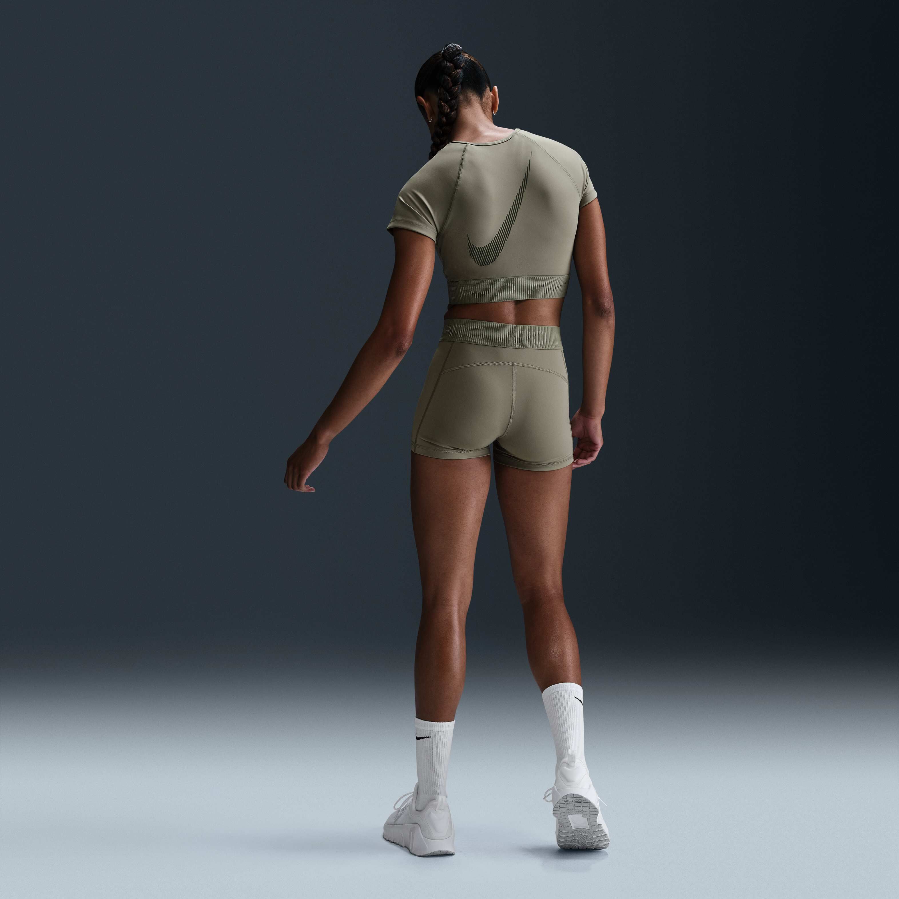 Nike Pro image number 3