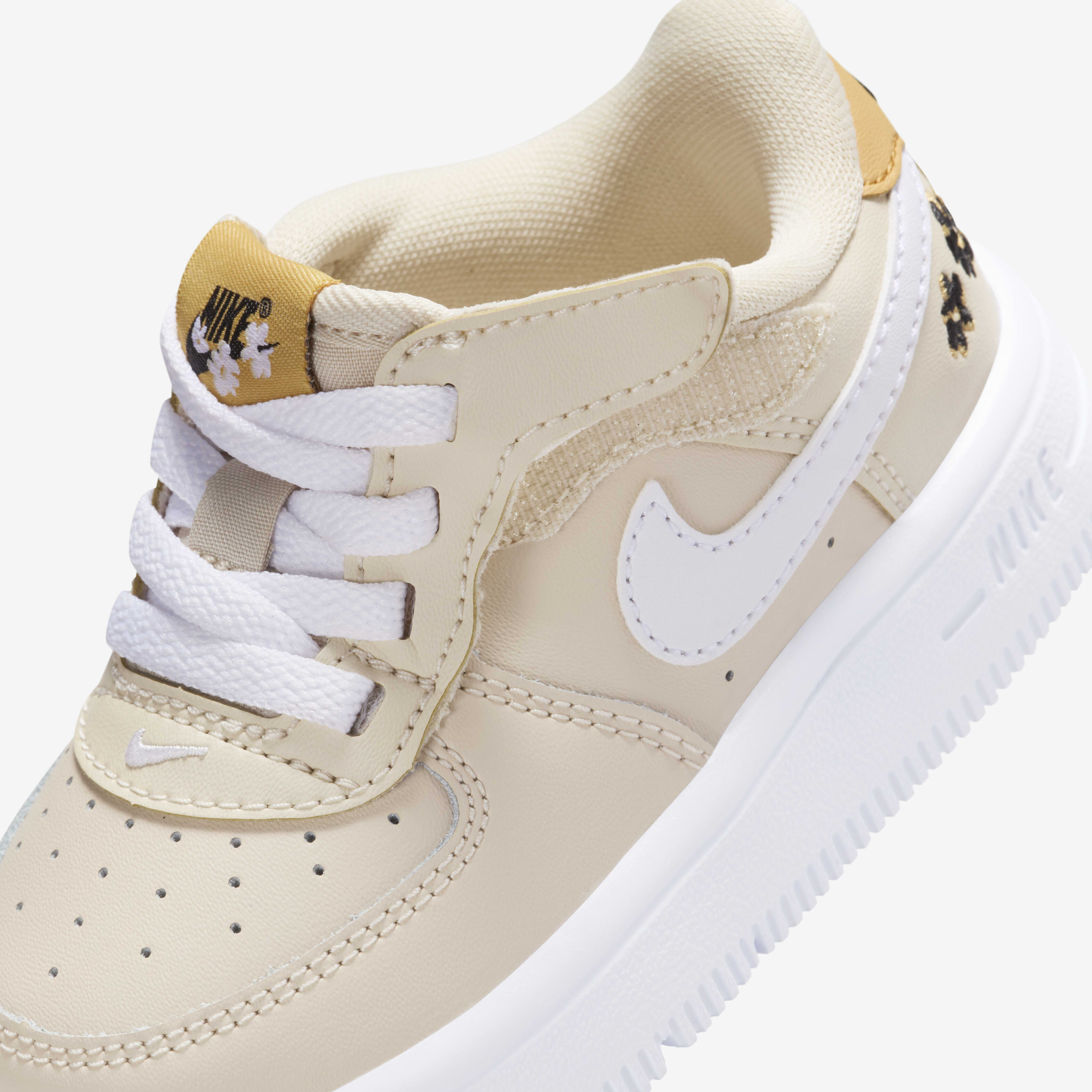 Nike Force 1 Low SE EasyOn image number 7