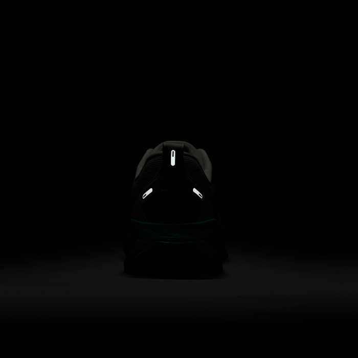 Nike Vomero 18 image number 8 Nike Vomero 18 image number 8