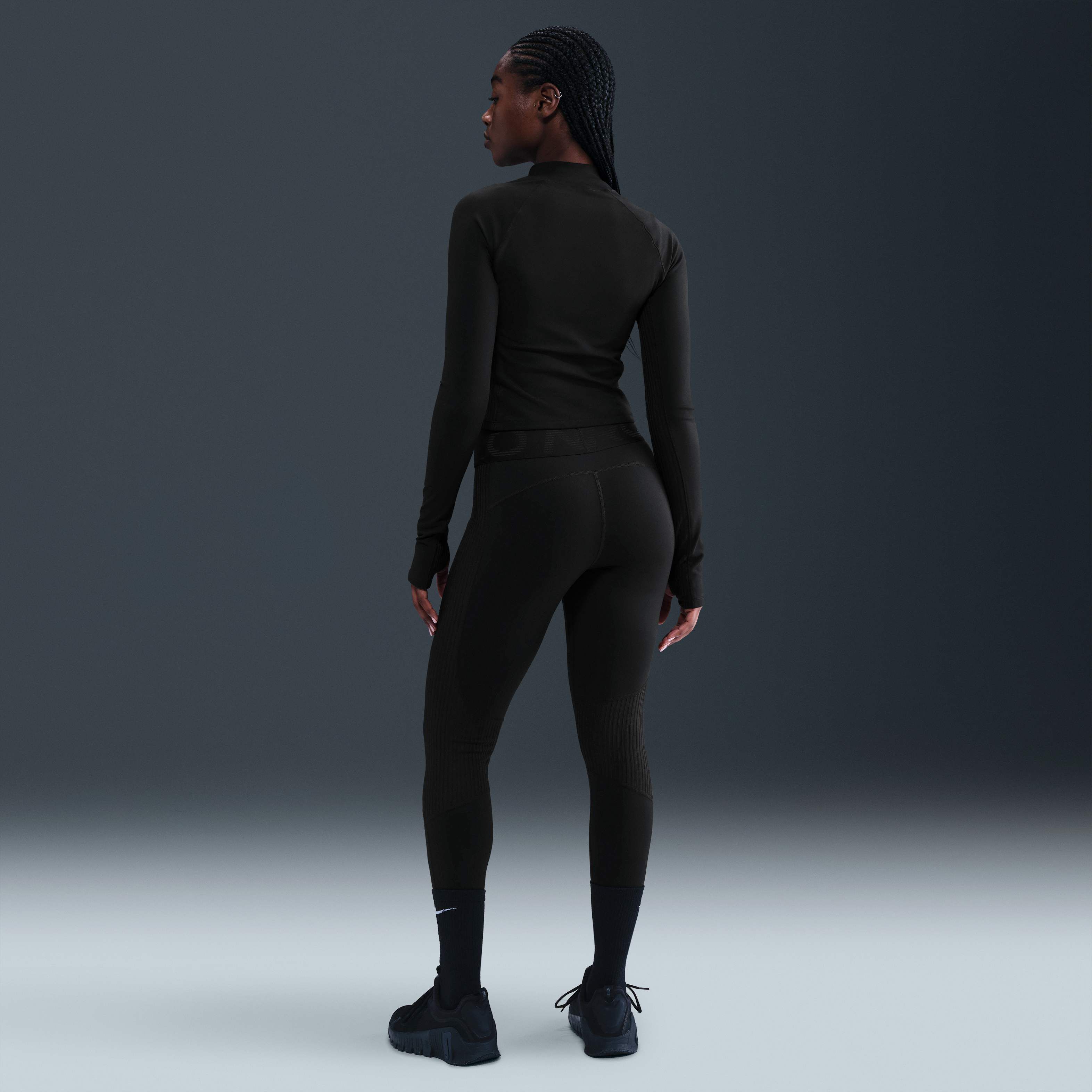 Nike Pro image number 3