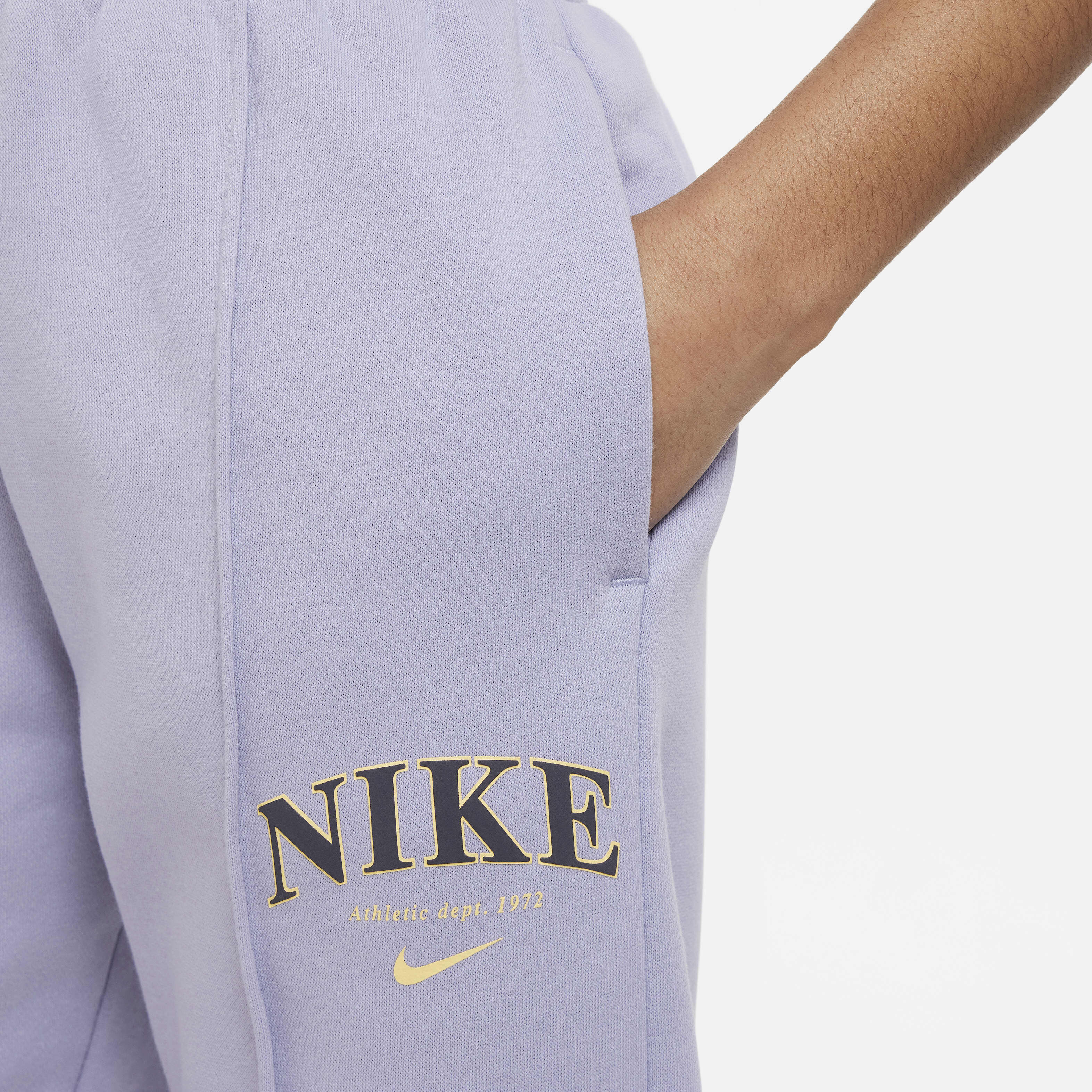 Nike Sportswear Trend image number 3