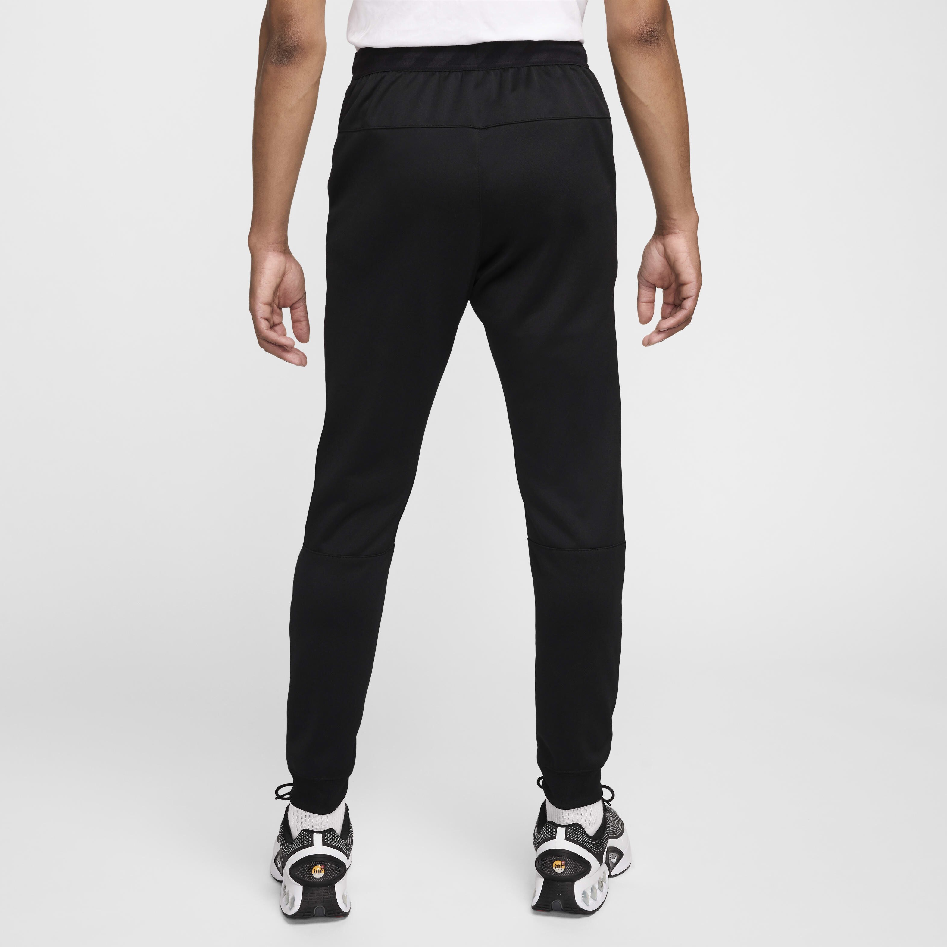 Nike air cuffed joggers in black clearance