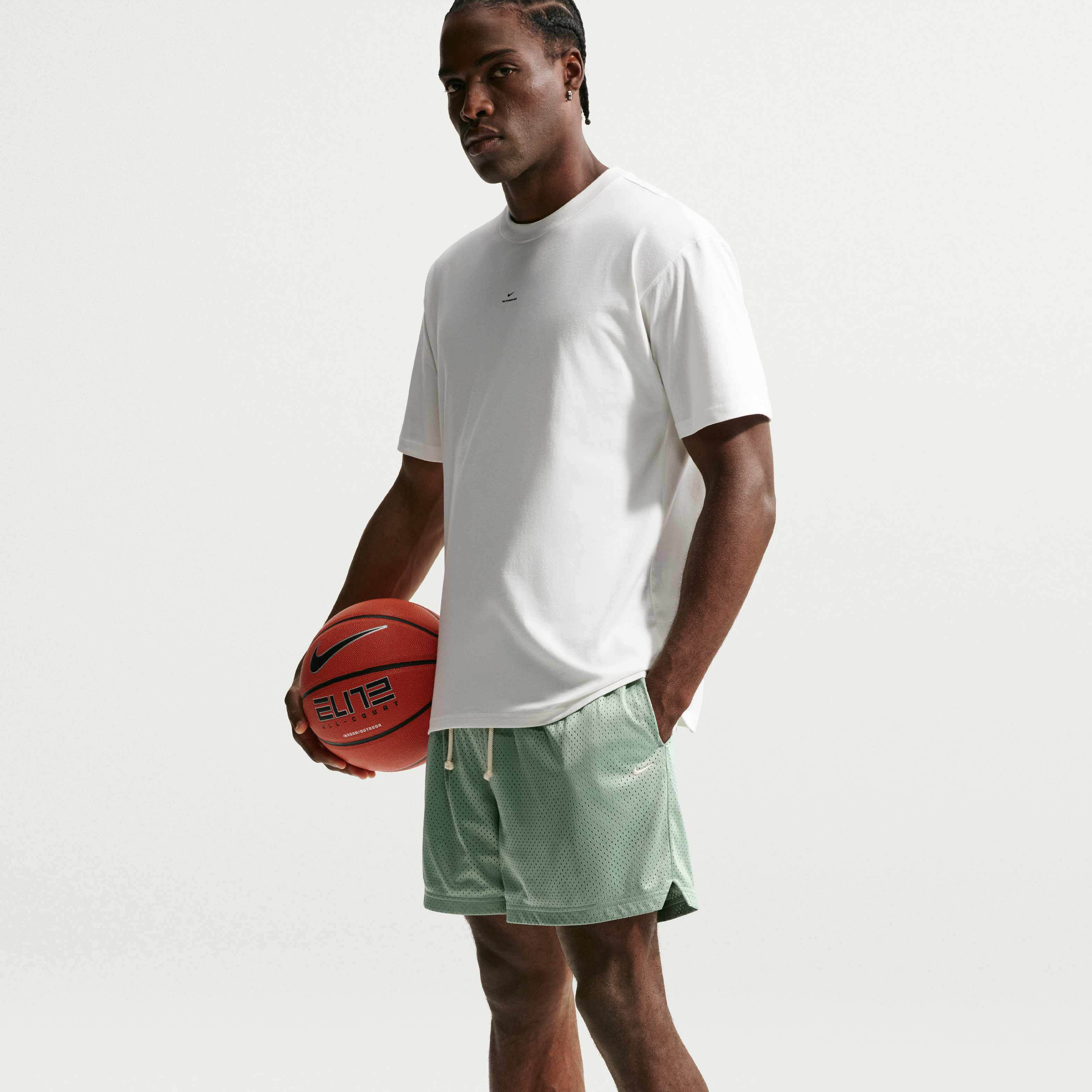 Nike Standard Issue image number 3