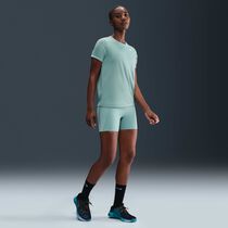 Nike Universa