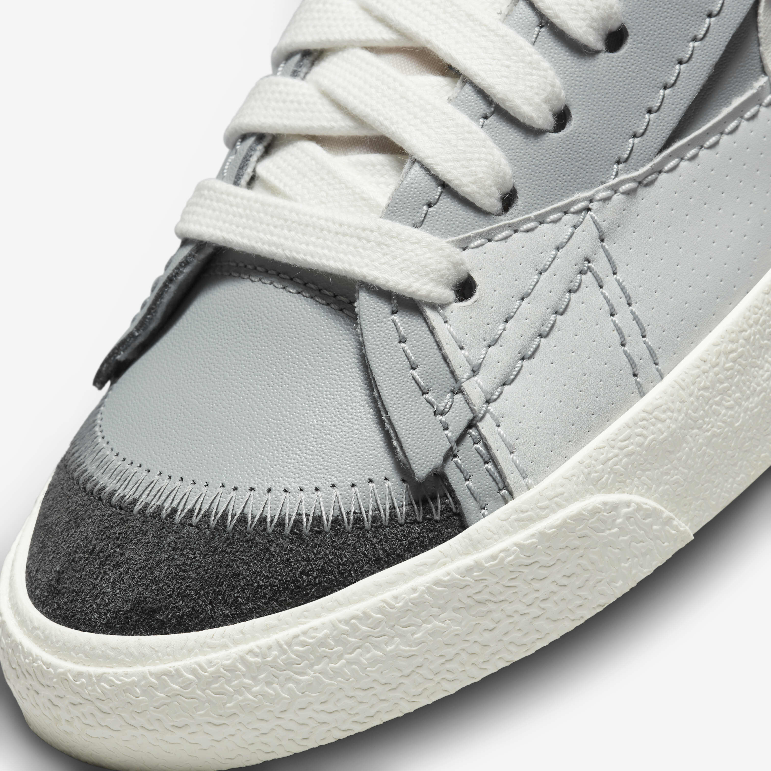 نايكي بليزر لو '77 جامبو اس اي image number 6