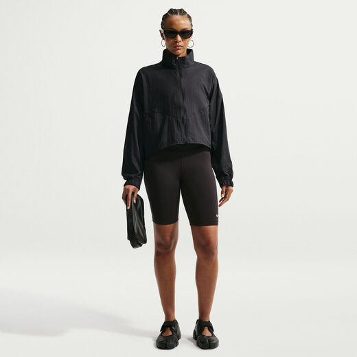 نايكي سبورتسوير